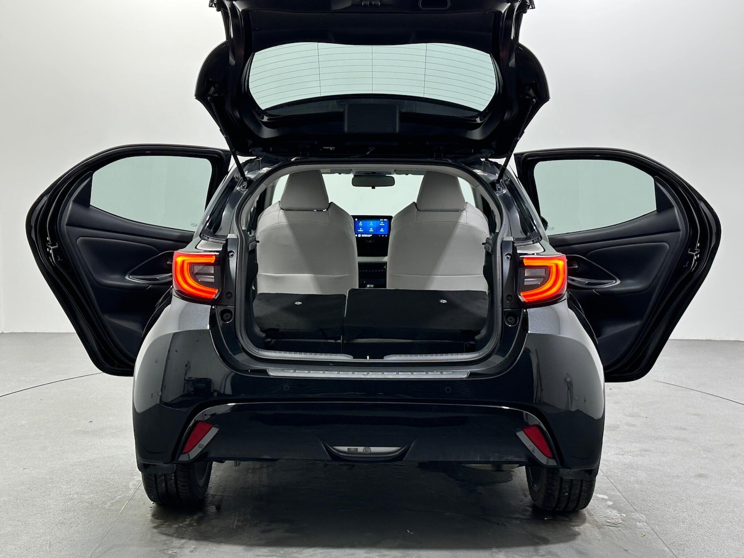 Used Toyota Yaris 2022 for sale - 76878586: Photo 39