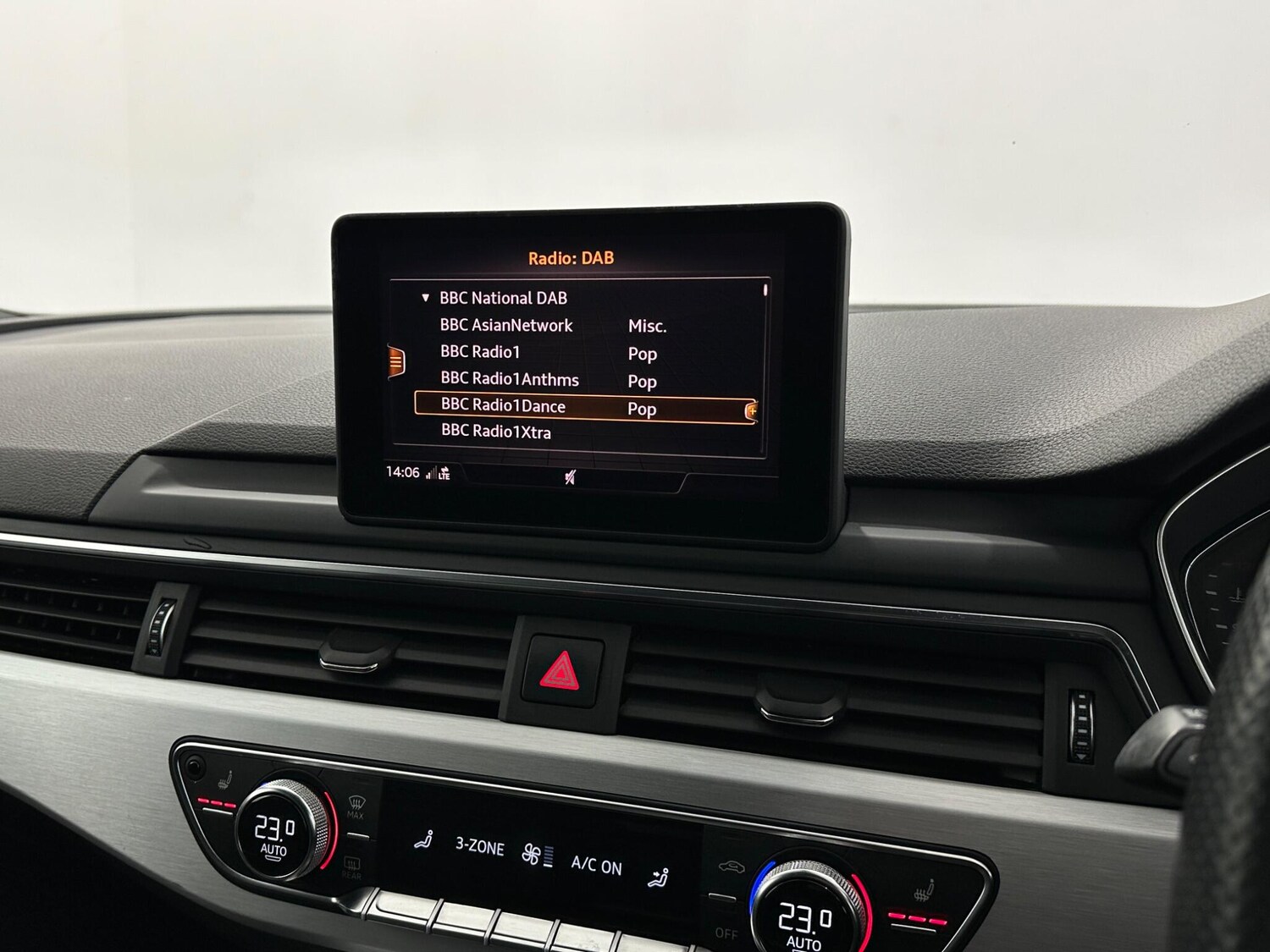 Used Audi A4 Avant for sale - 77784193: Photo 25