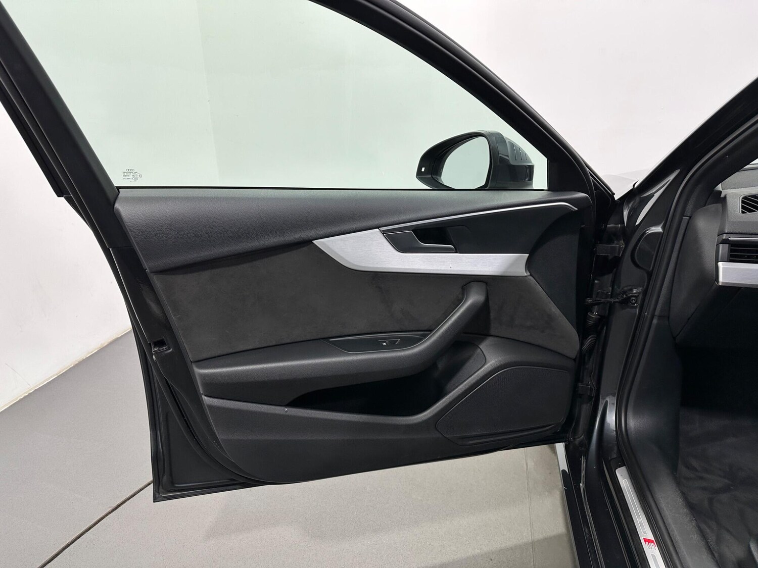 Used Audi A4 Avant for sale - 77784193: Photo 37