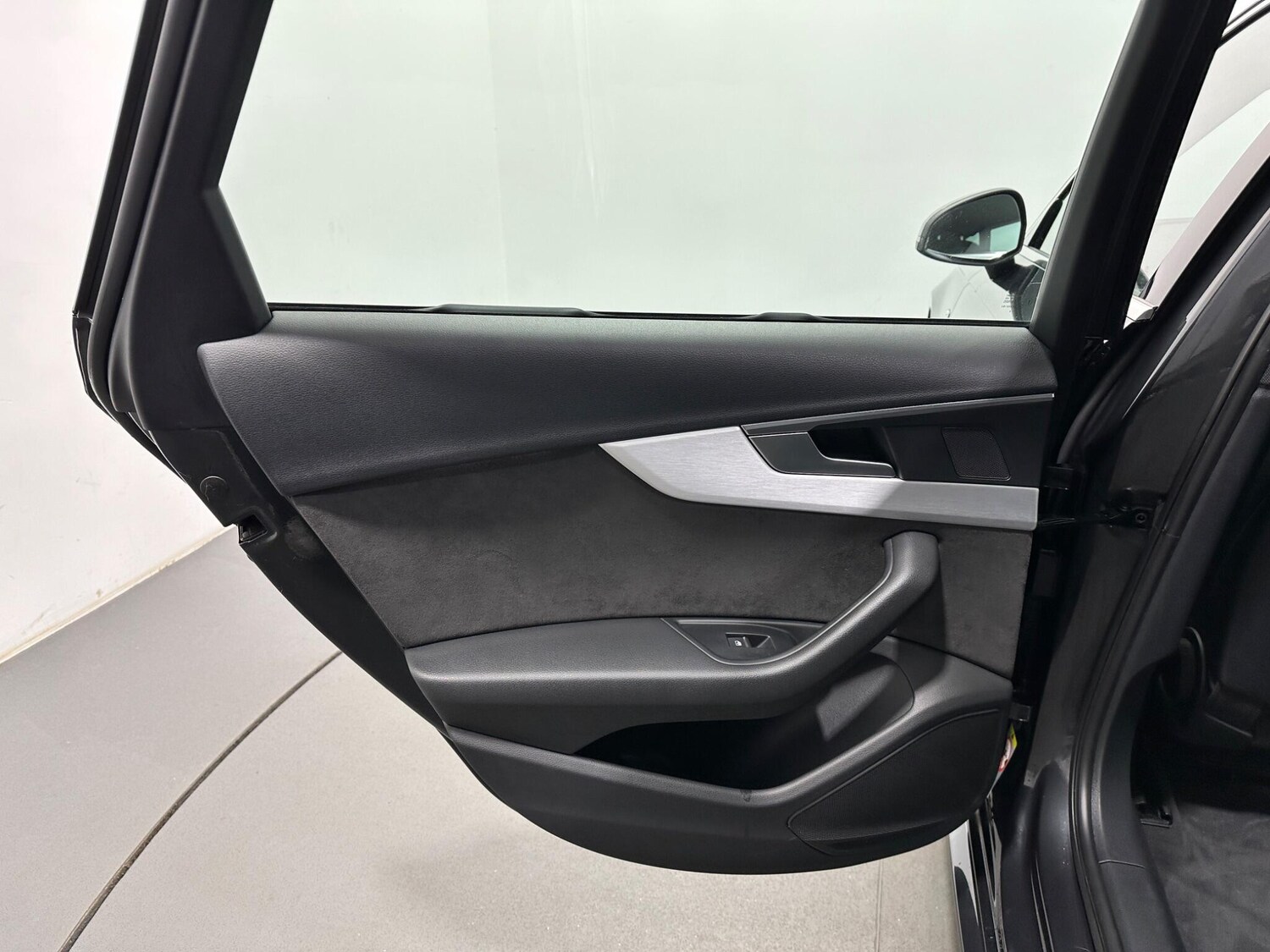 Used Audi A4 Avant for sale - 77784193: Photo 41