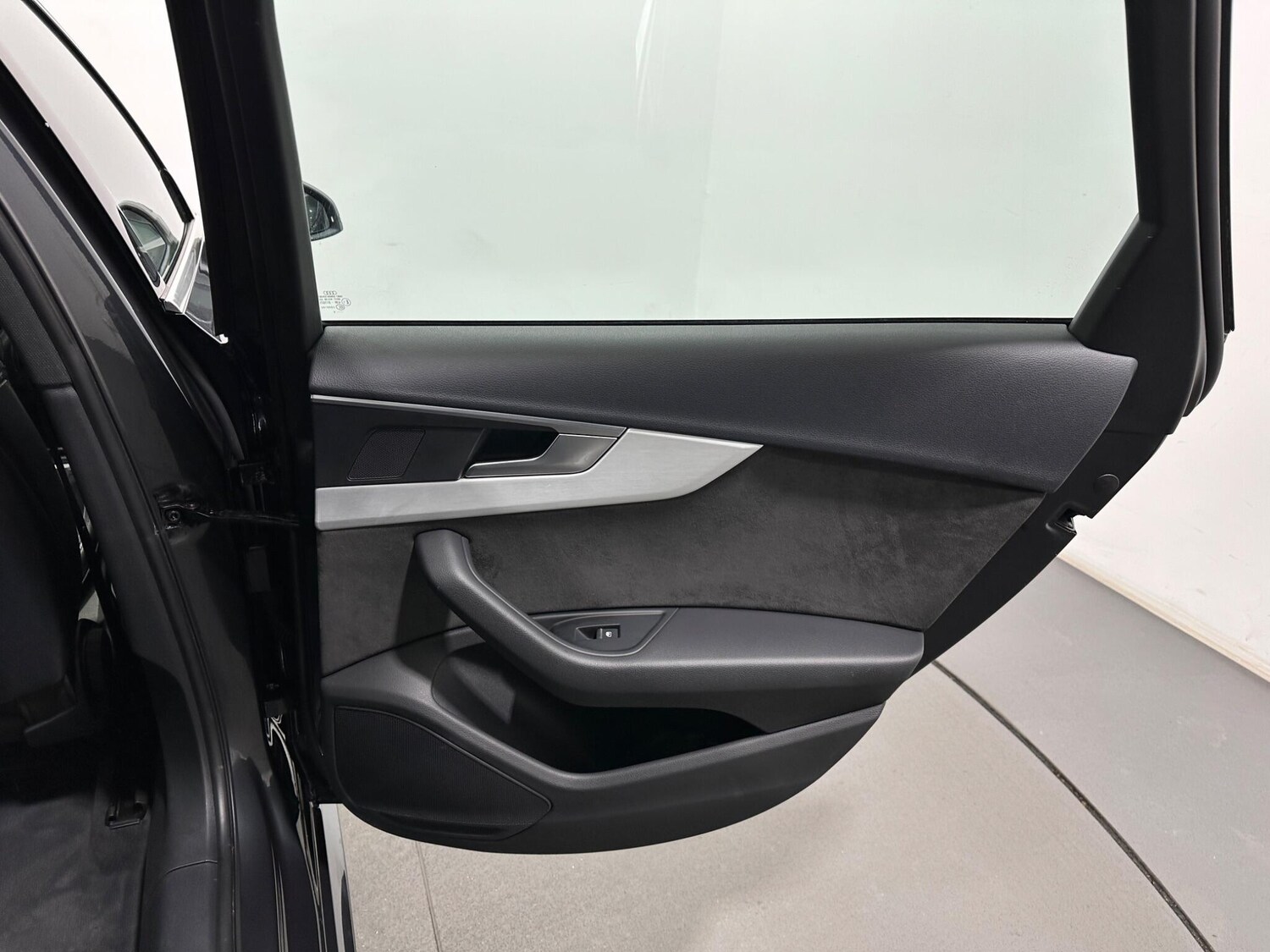 Used Audi A4 Avant for sale - 77784193: Photo 44