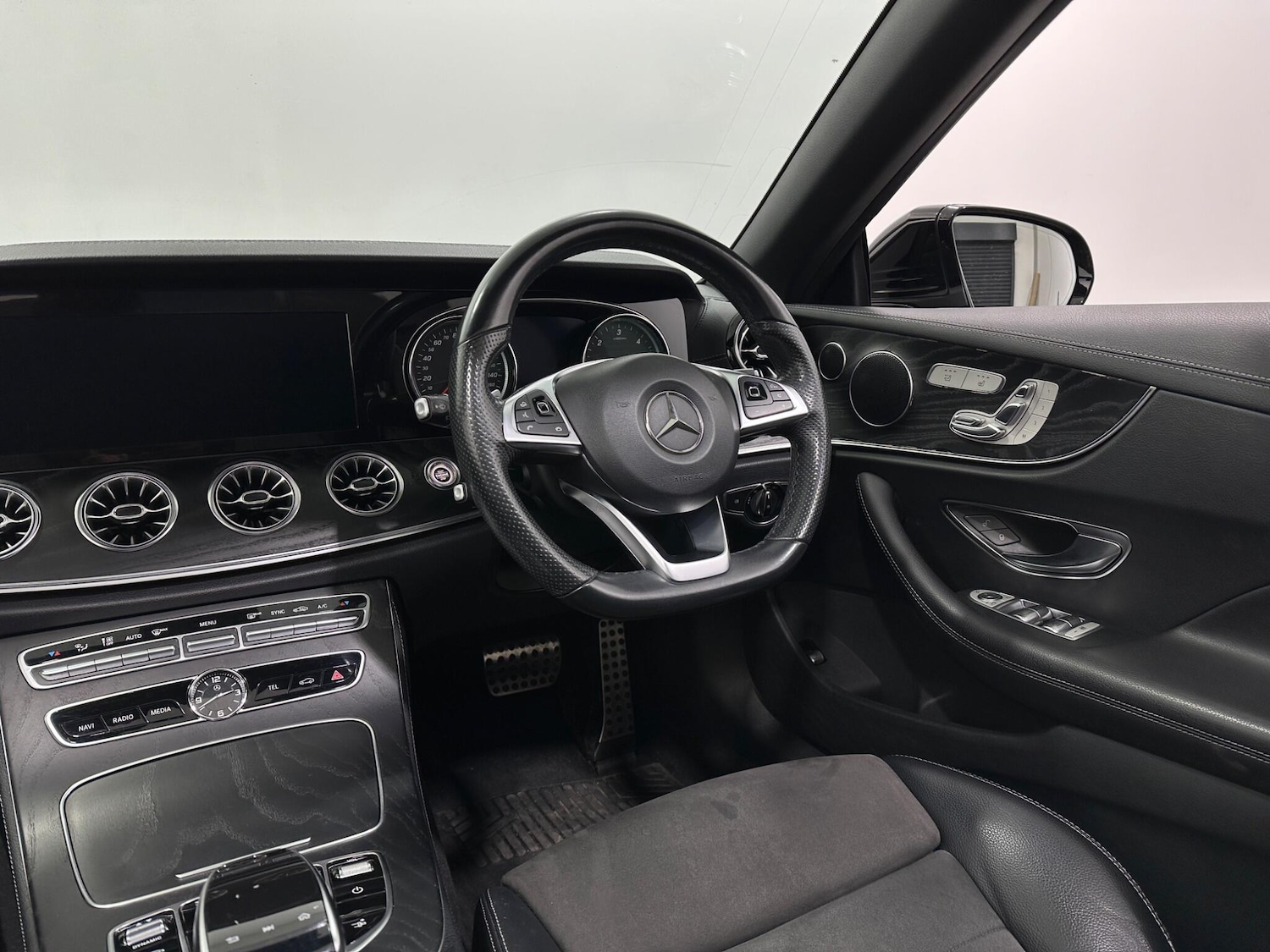 Used Mercedes-Benz E Class 2018 for sale - 77097992: Photo 11