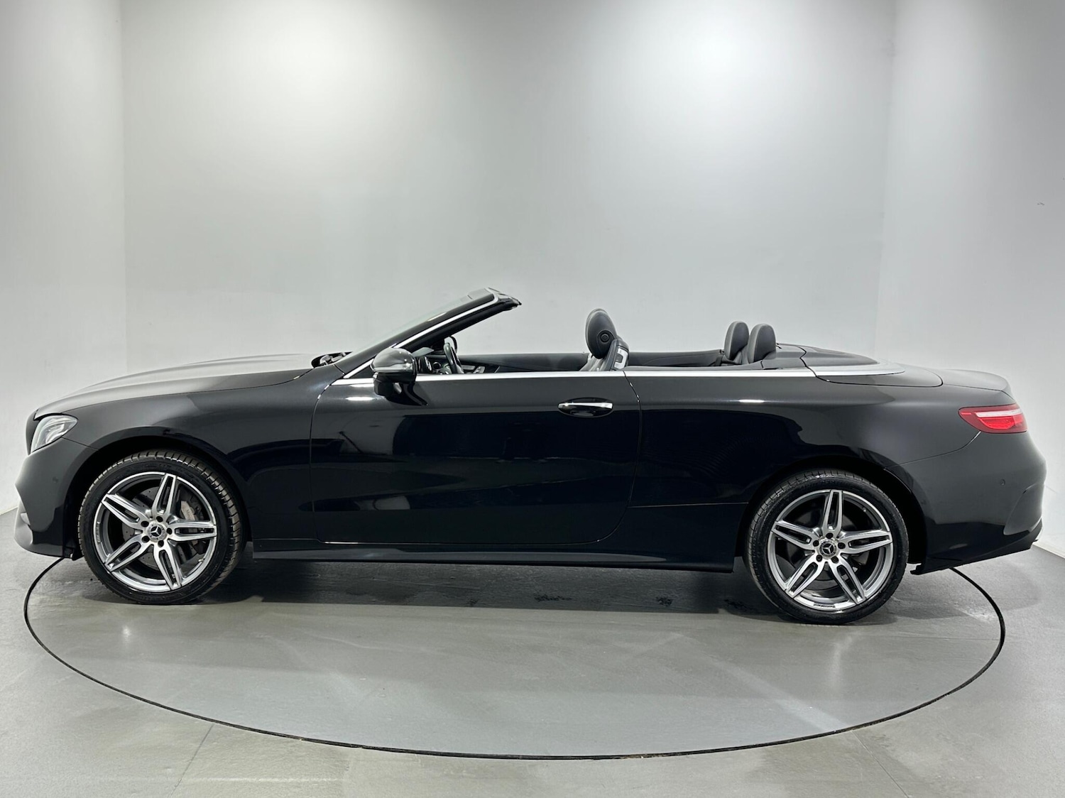 Used Mercedes-Benz E Class 2018 for sale - 77097992: Photo 5