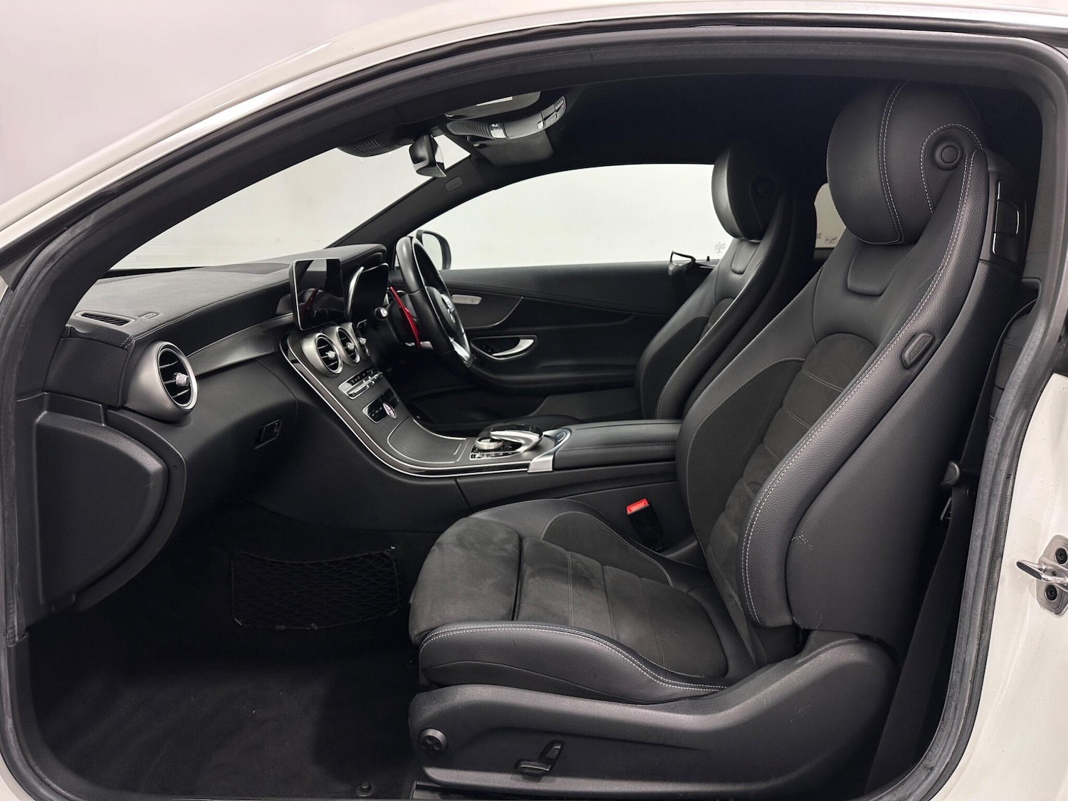 Used Mercedes-Benz C Class 2018 for sale - 76878459: Photo 32