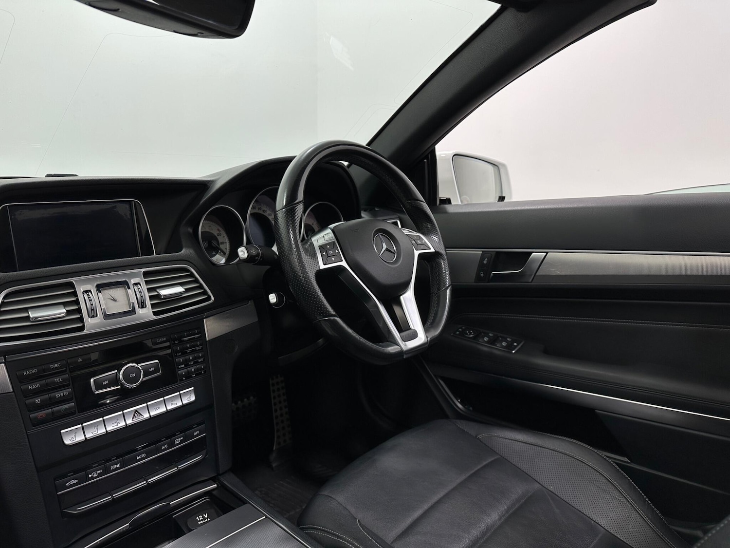 Used Mercedes-Benz E Class 2014 for sale - 76878876: Photo 27