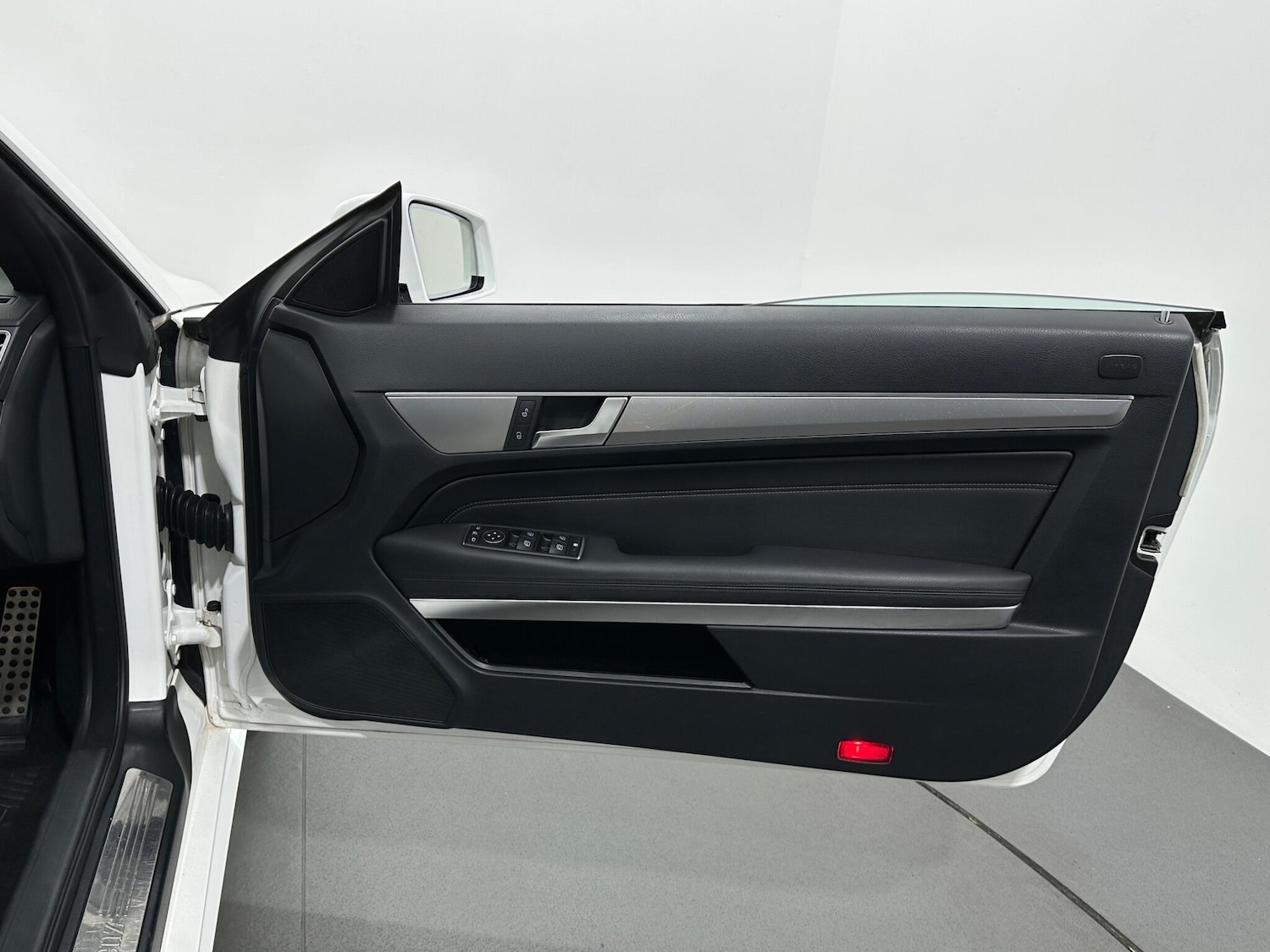 Used Mercedes-Benz E Class 2014 for sale - 76878876: Photo 30