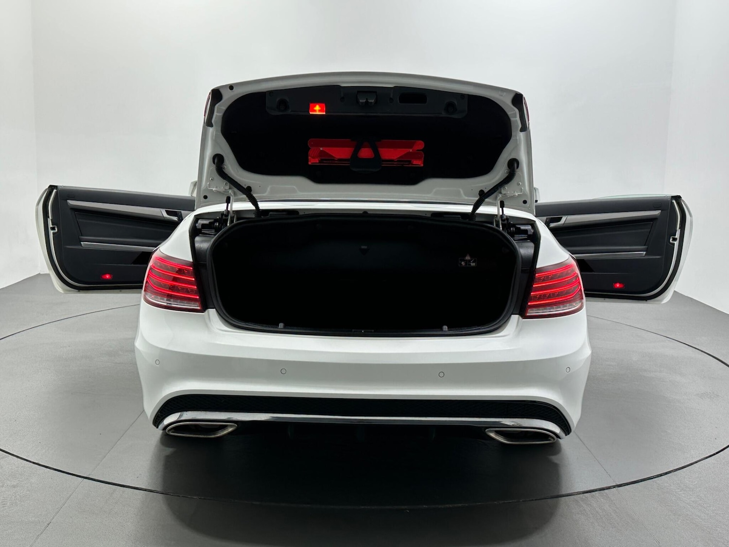 Used Mercedes-Benz E Class 2014 for sale - 76878876: Photo 36