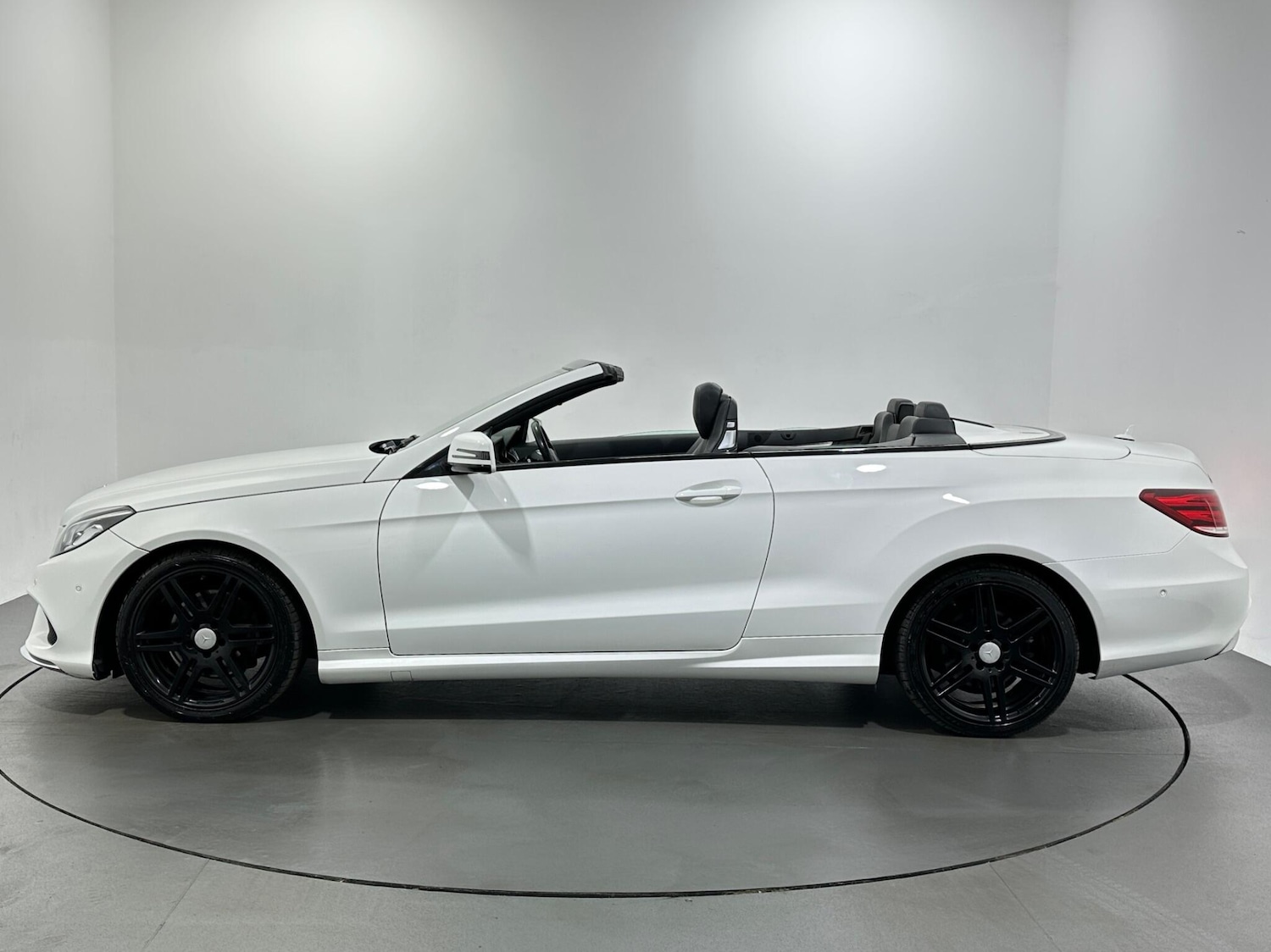 Used Mercedes-Benz E Class 2014 for sale - 76878876: Photo 5