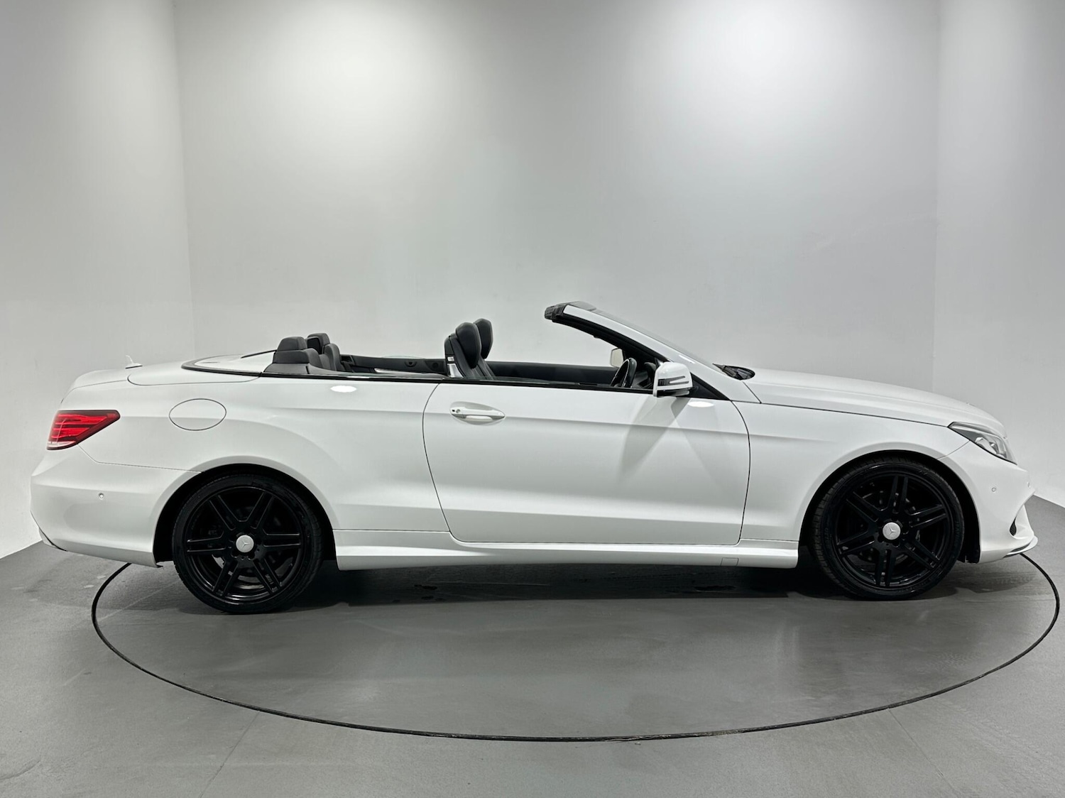 Used Mercedes-Benz E Class 2014 for sale - 76878876: Photo 9