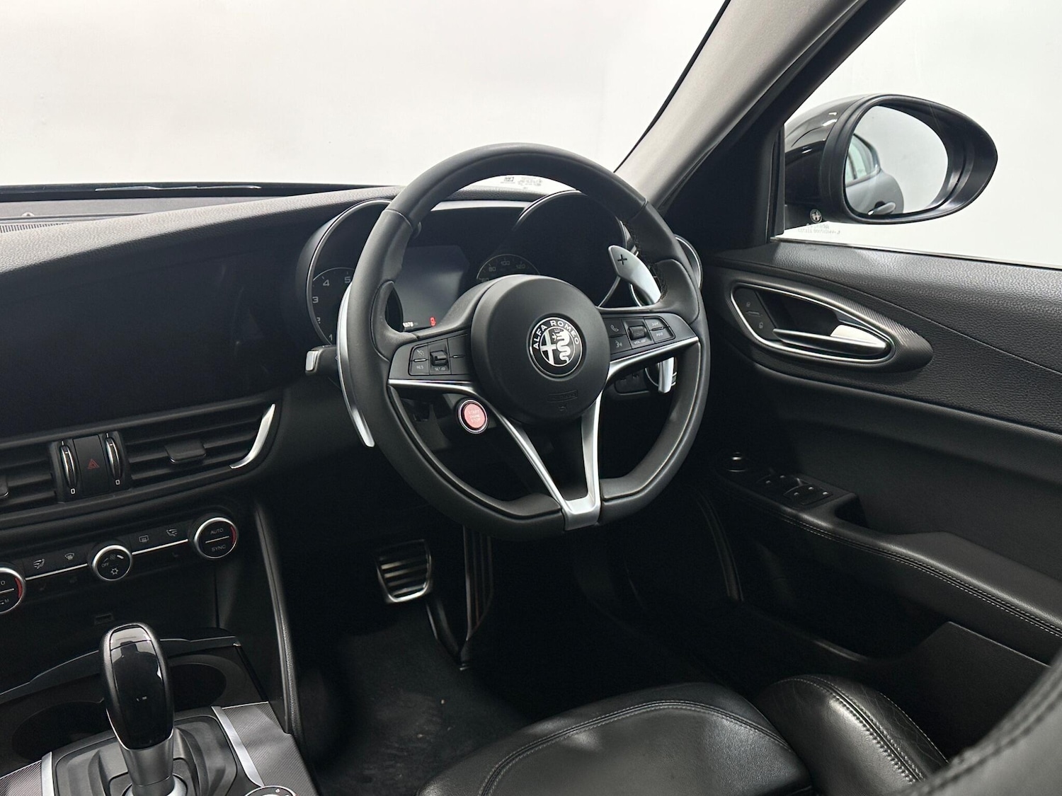 Used Alfa Romeo Giulia 2017 for sale - 77784007: Photo 12