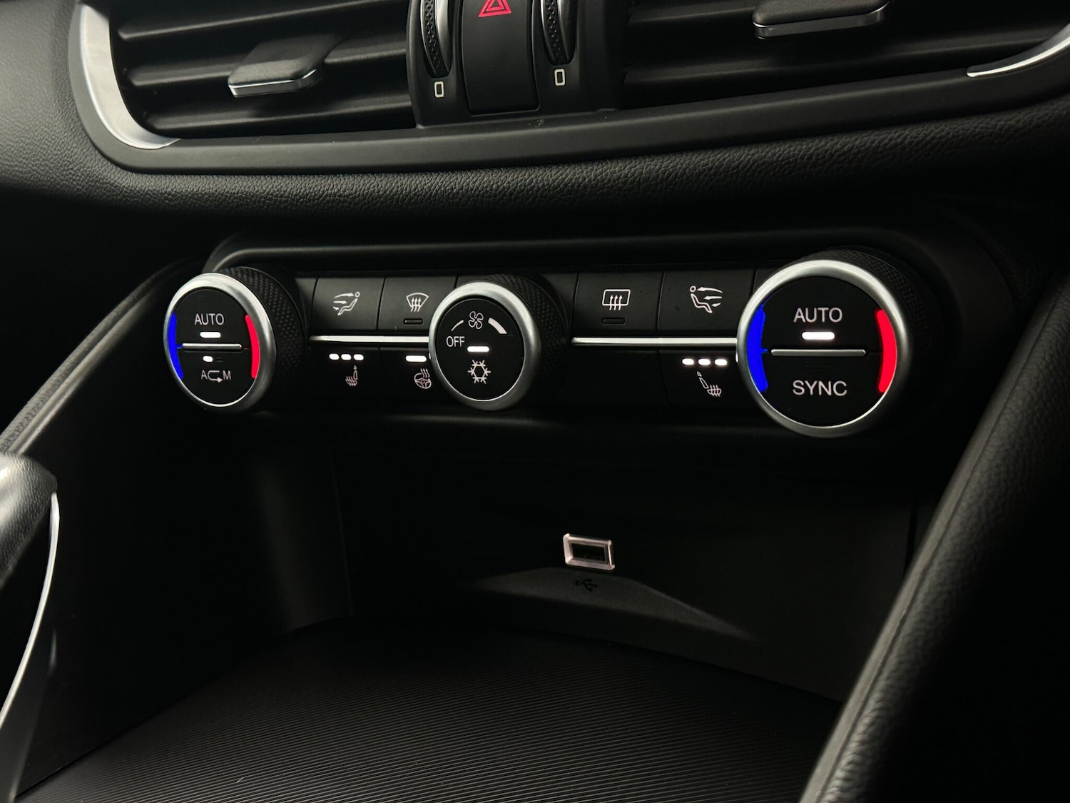 Used Alfa Romeo Giulia 2017 for sale - 77784007: Photo 22