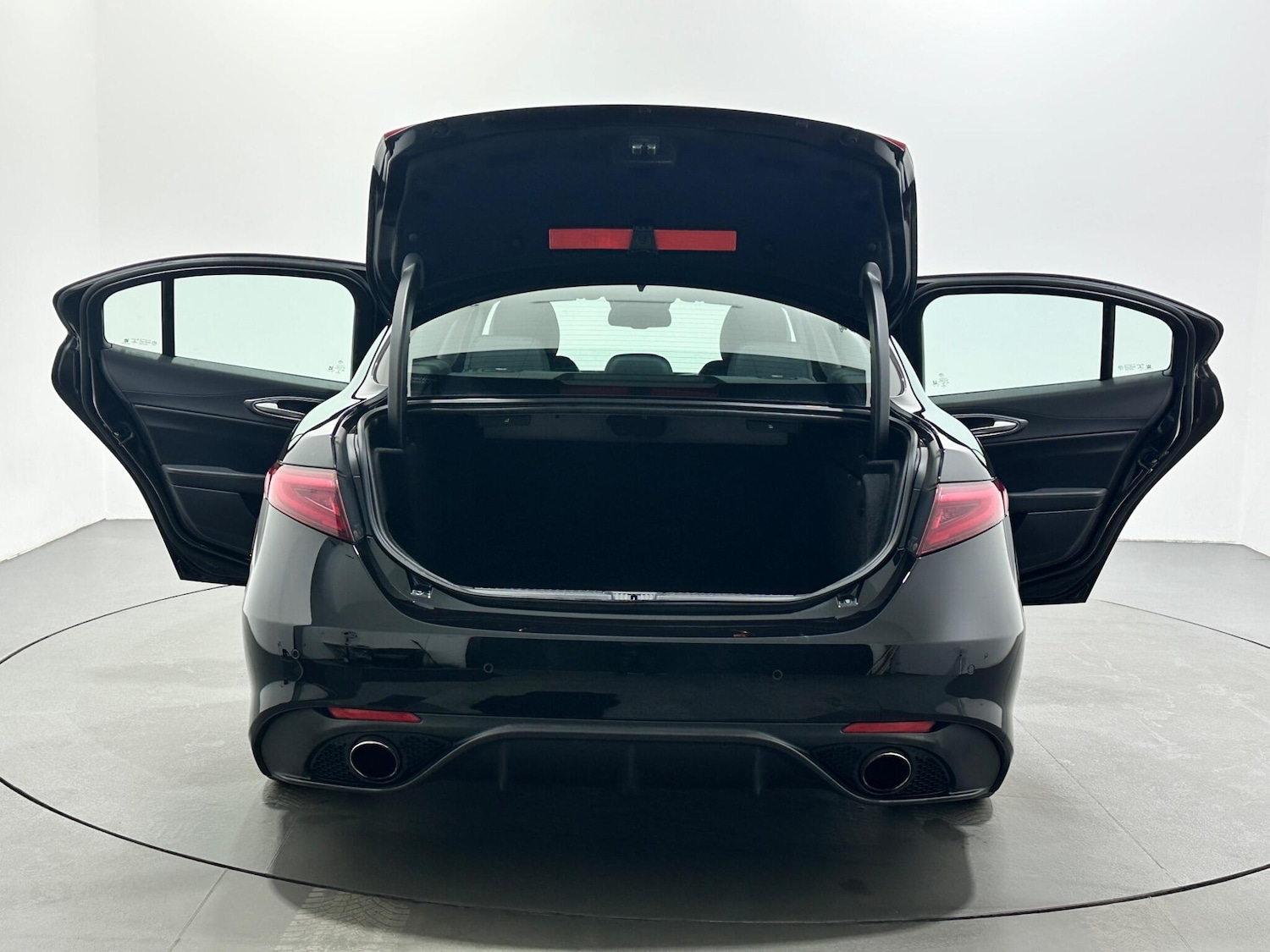 Used Alfa Romeo Giulia 2017 for sale - 77784007: Photo 44