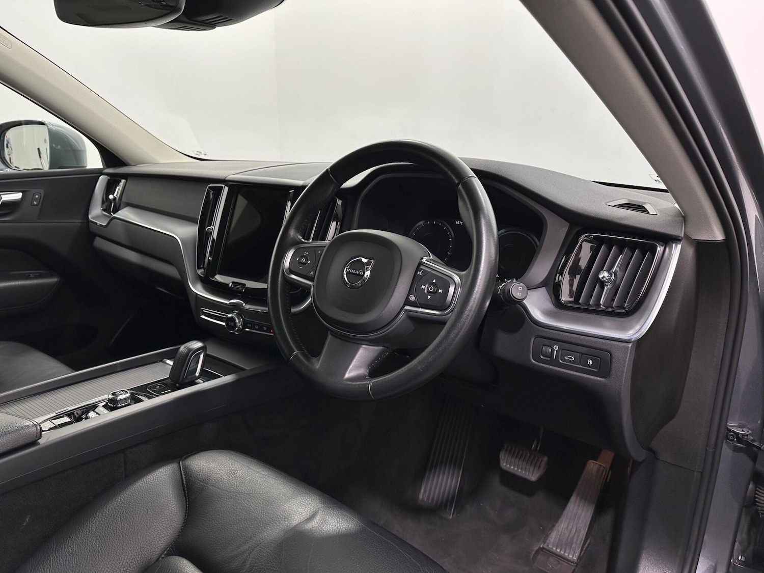 Used Volvo XC60 2021 for sale - 76878921: Photo 10