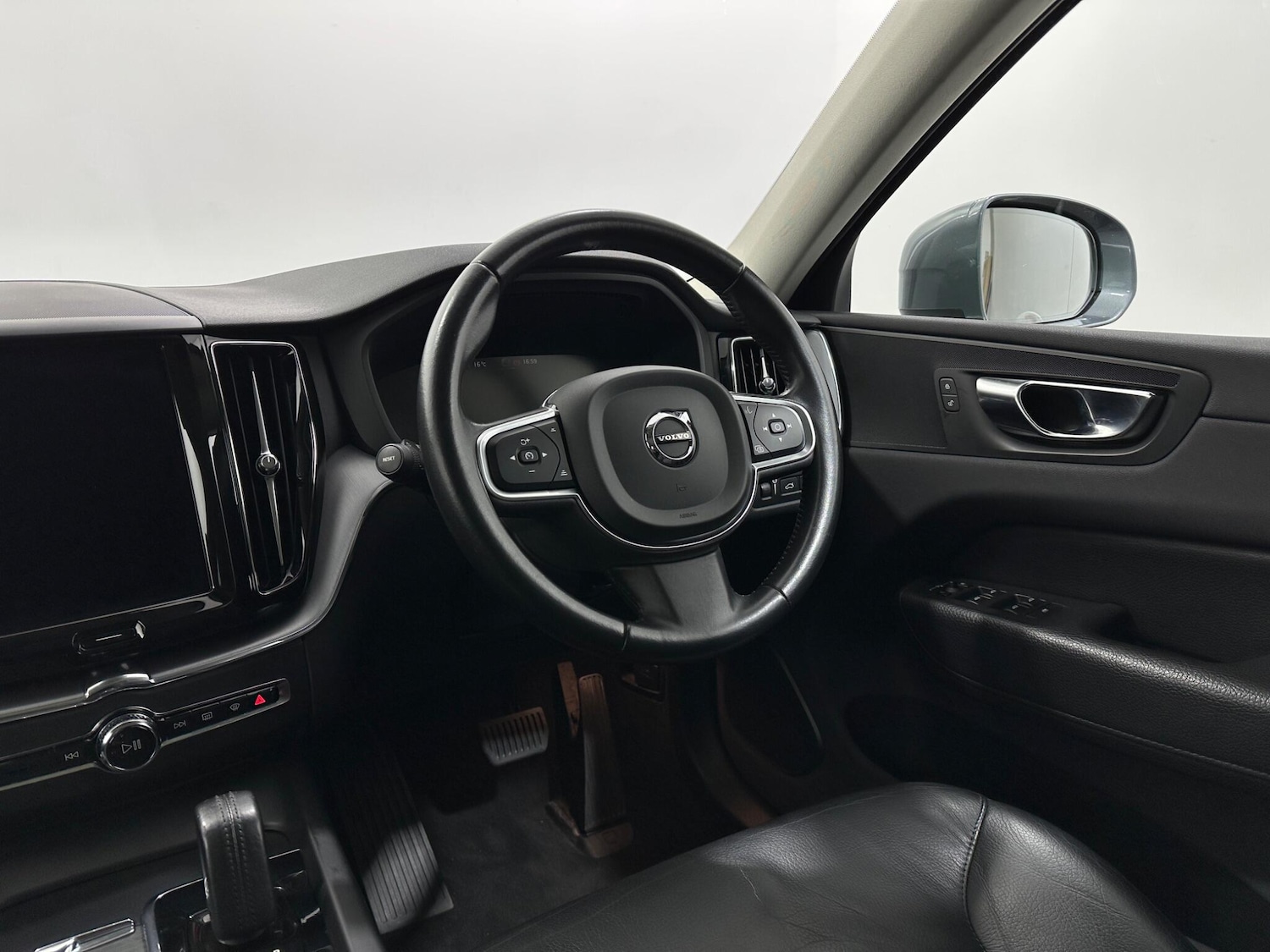 Used Volvo XC60 2021 for sale - 76878921: Photo 11