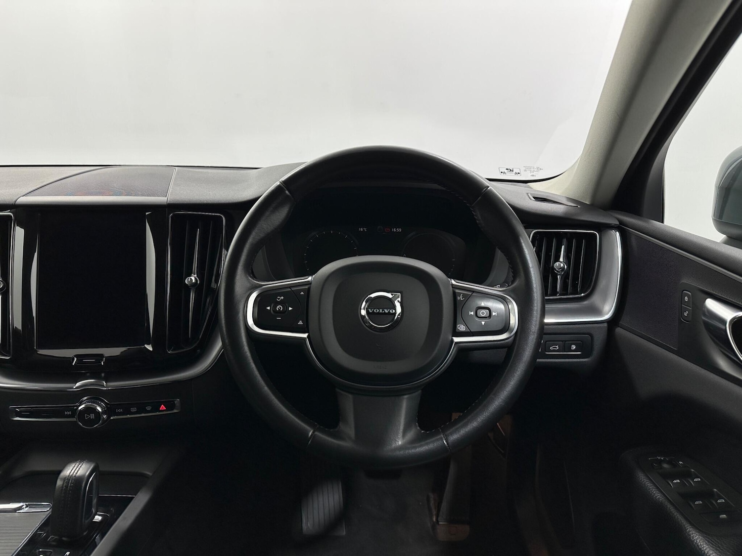 Used Volvo XC60 2021 for sale - 76878921: Photo 12