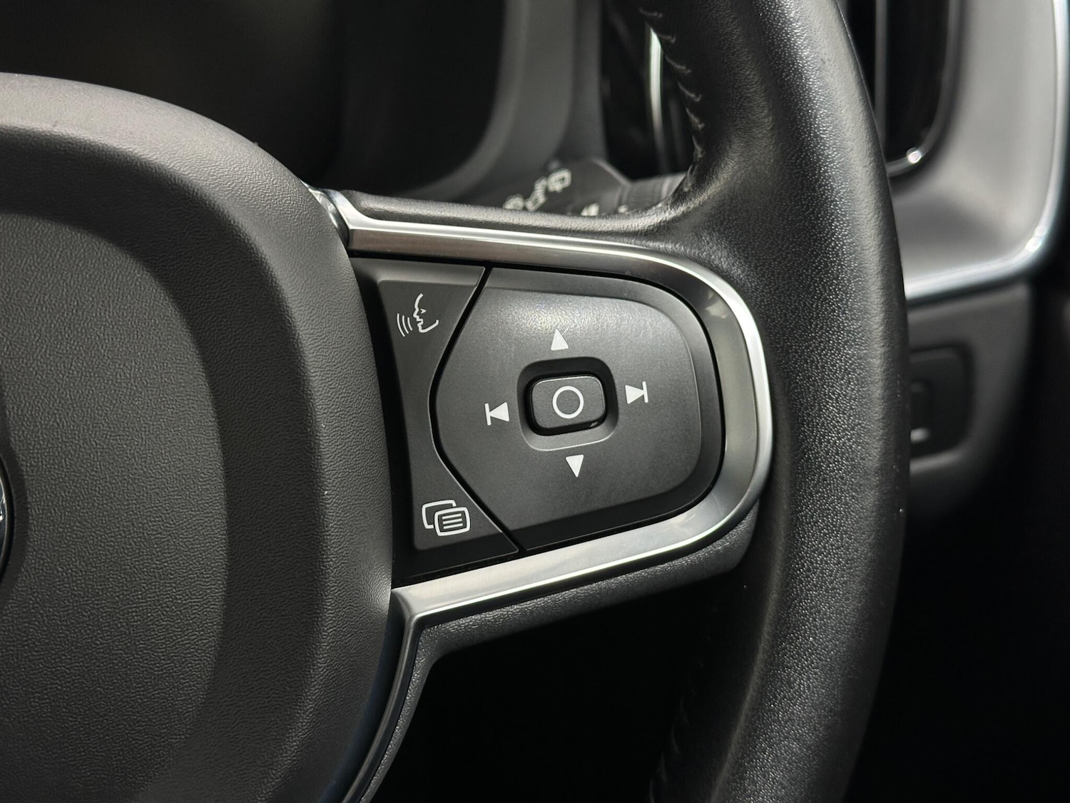 Used Volvo XC60 2021 for sale - 76878921: Photo 15