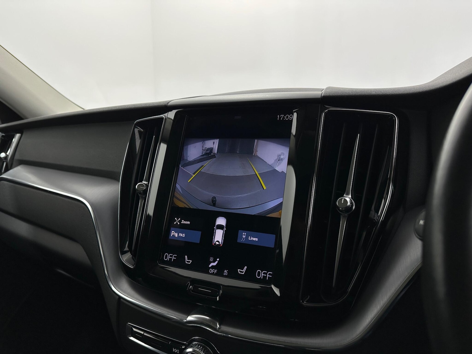 Used Volvo XC60 2021 for sale - 76878921: Photo 22