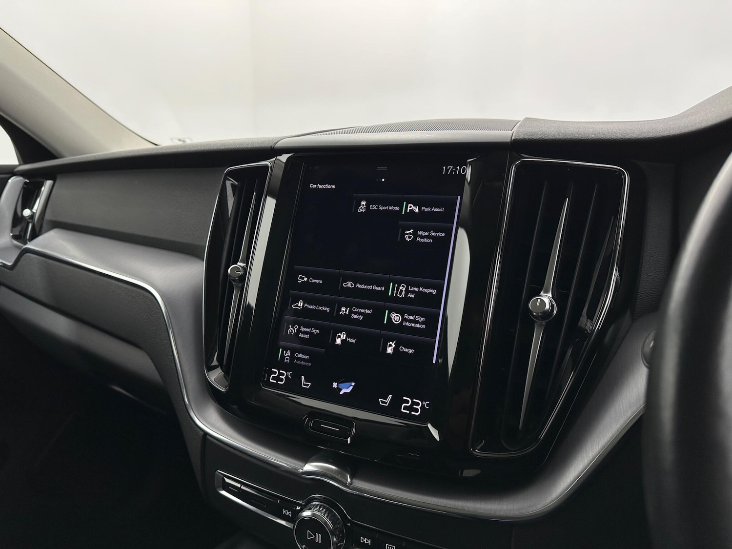 Used Volvo XC60 2021 for sale - 76878921: Photo 25