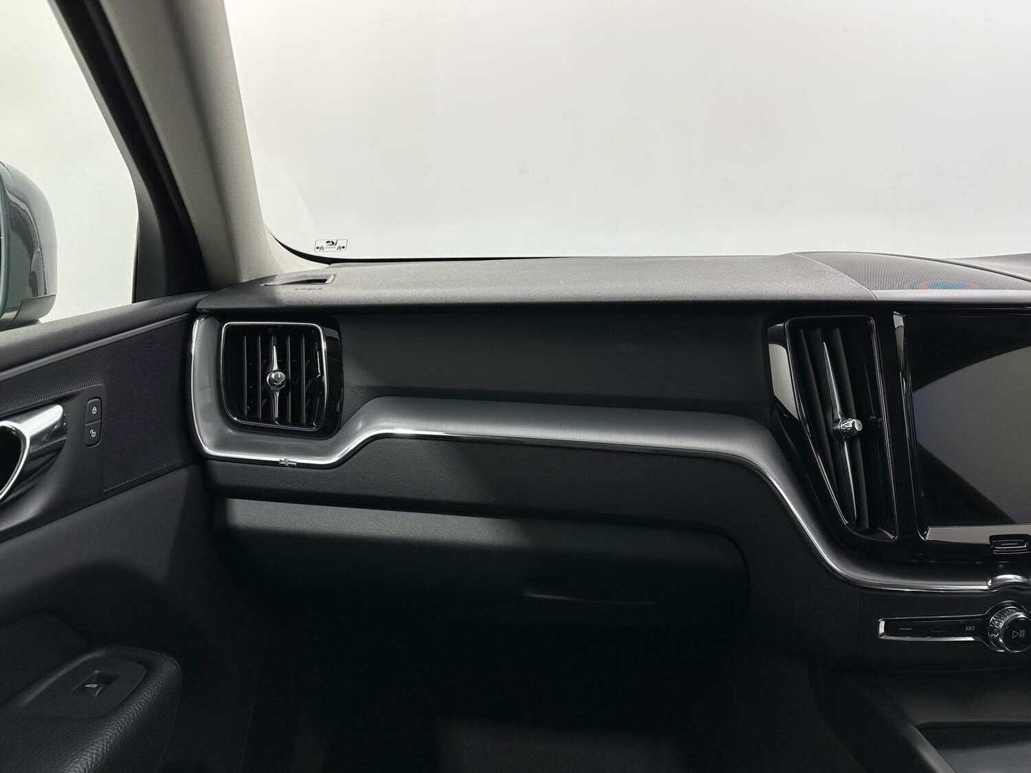 Used Volvo XC60 2021 for sale - 76878921: Photo 28