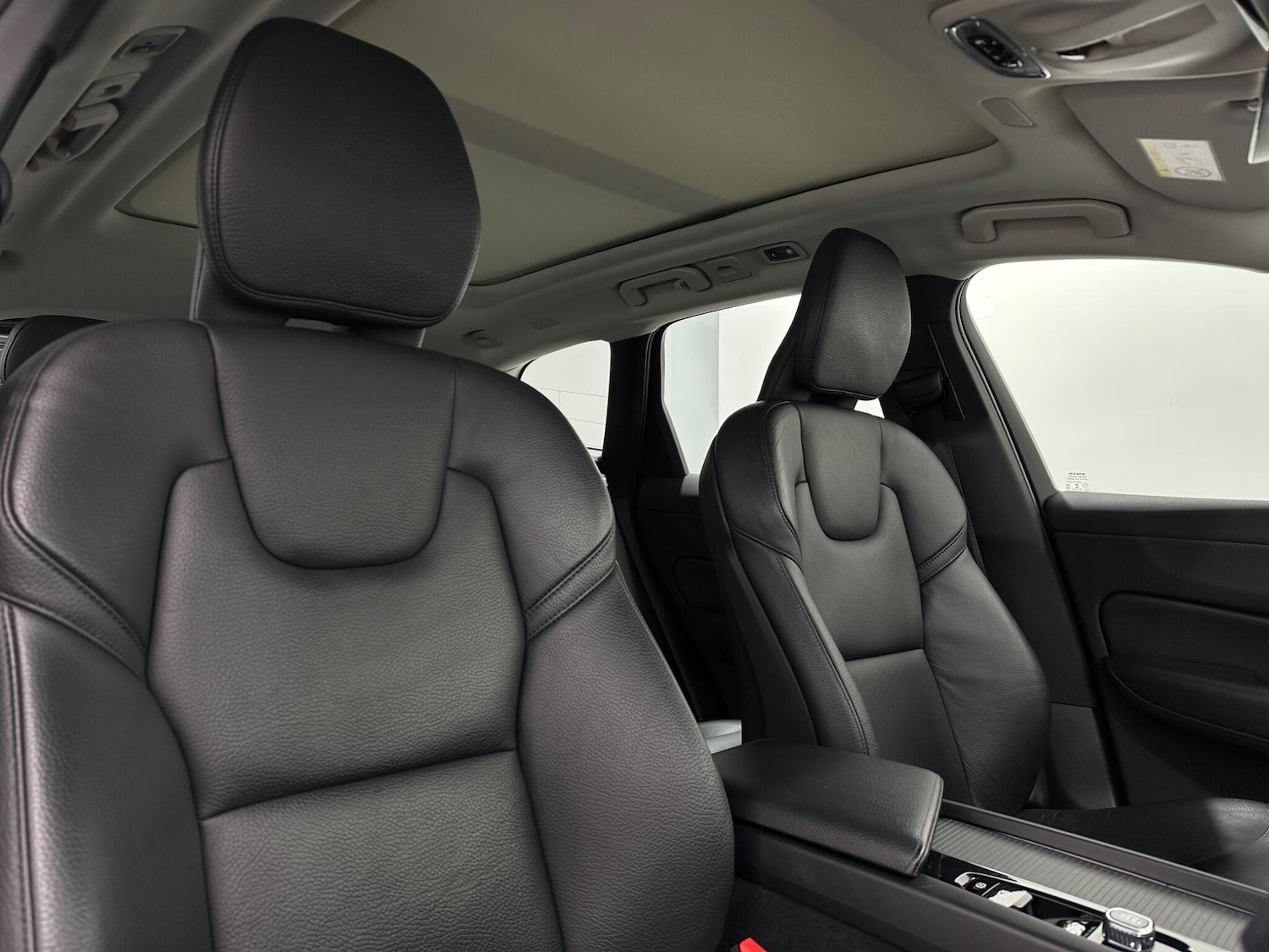 Used Volvo XC60 2021 for sale - 76878921: Photo 31