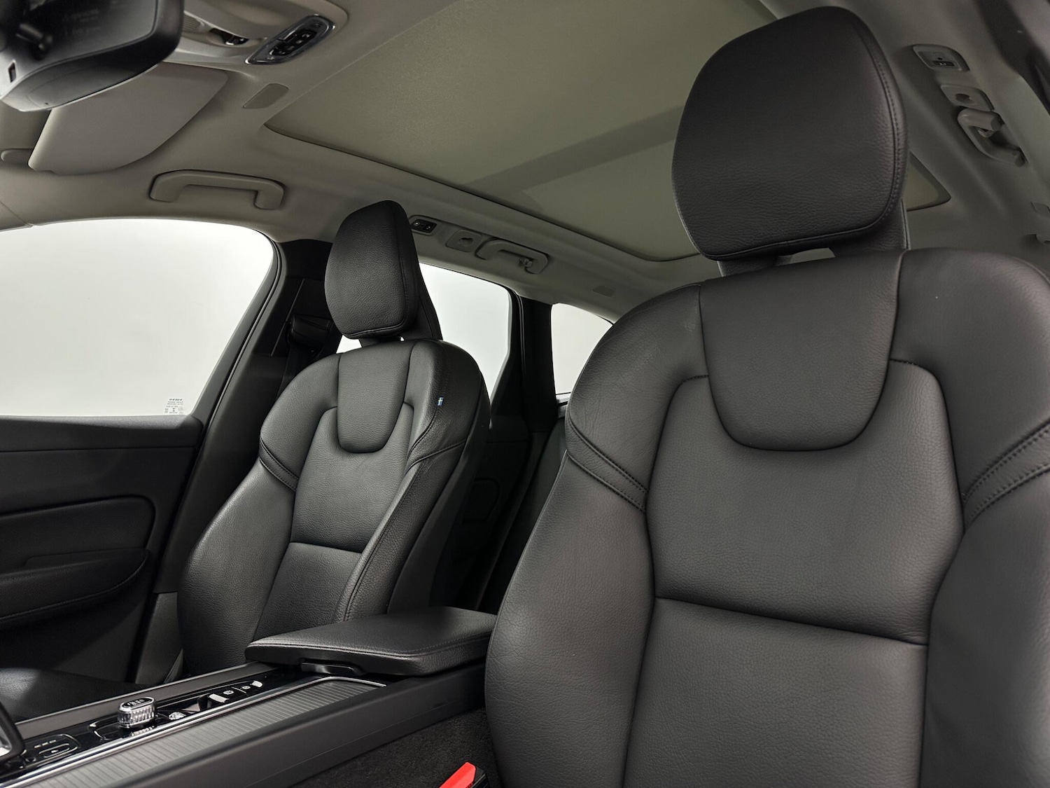 Used Volvo XC60 2021 for sale - 76878921: Photo 34