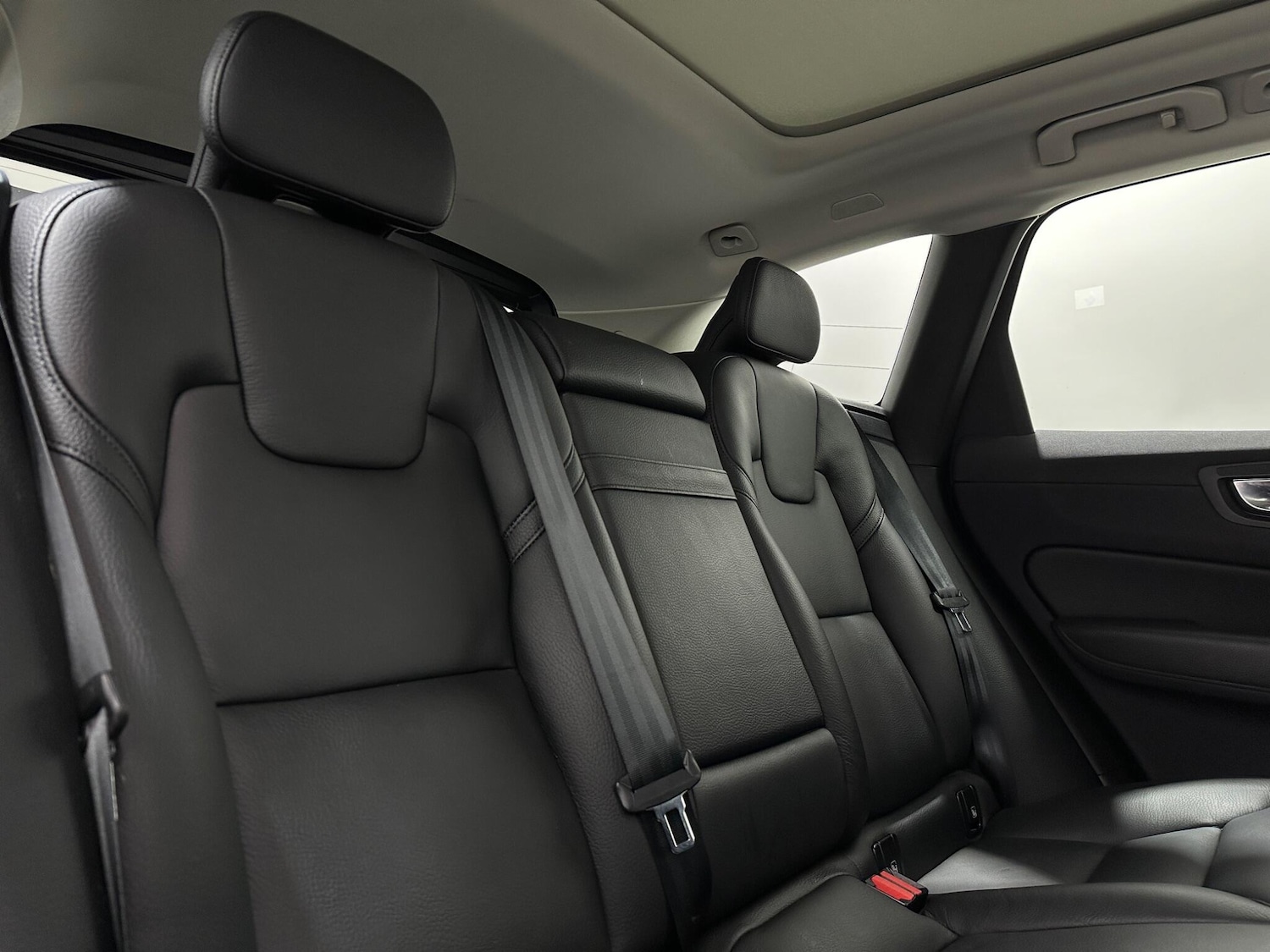 Used Volvo XC60 2021 for sale - 76878921: Photo 41