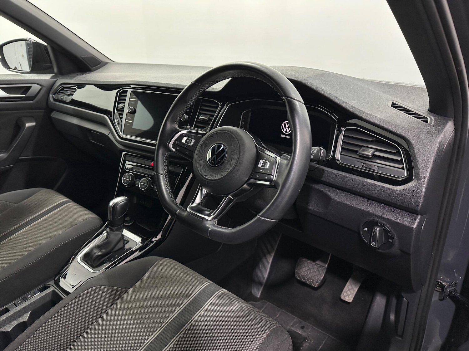 Used Volkswagen T-Roc for sale - 77455663: Photo 10