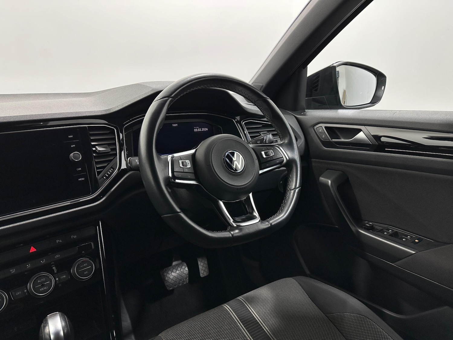 Used Volkswagen T-Roc for sale - 77455663: Photo 11