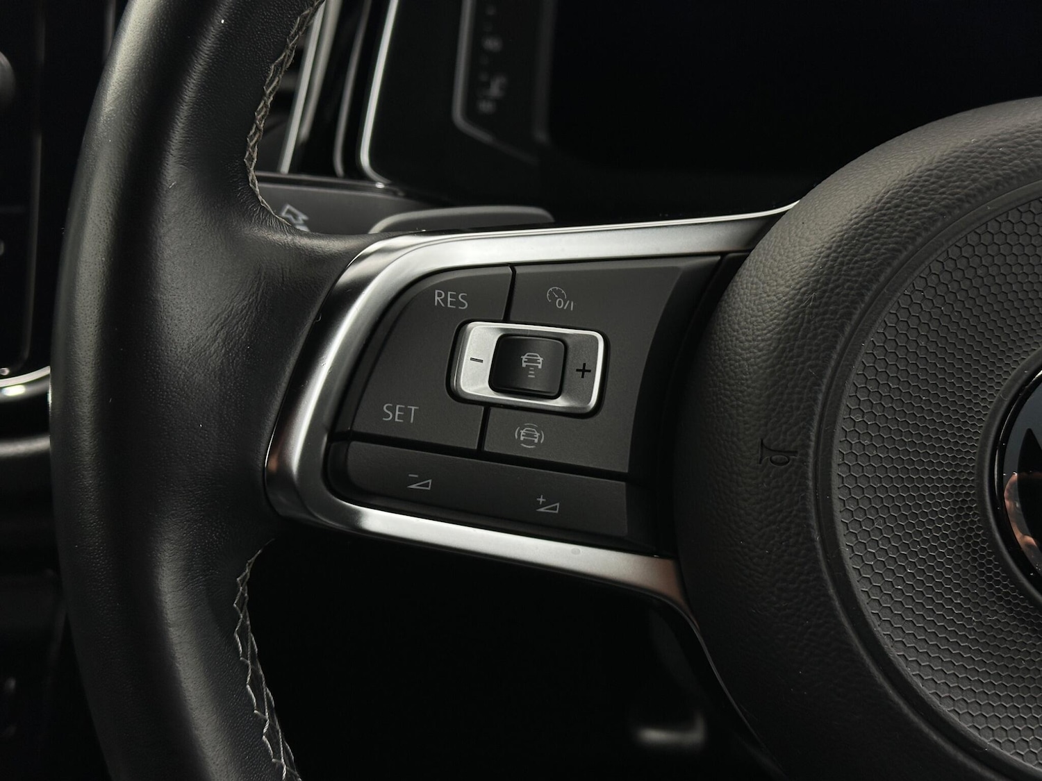 Used Volkswagen T-Roc for sale - 77455663: Photo 16