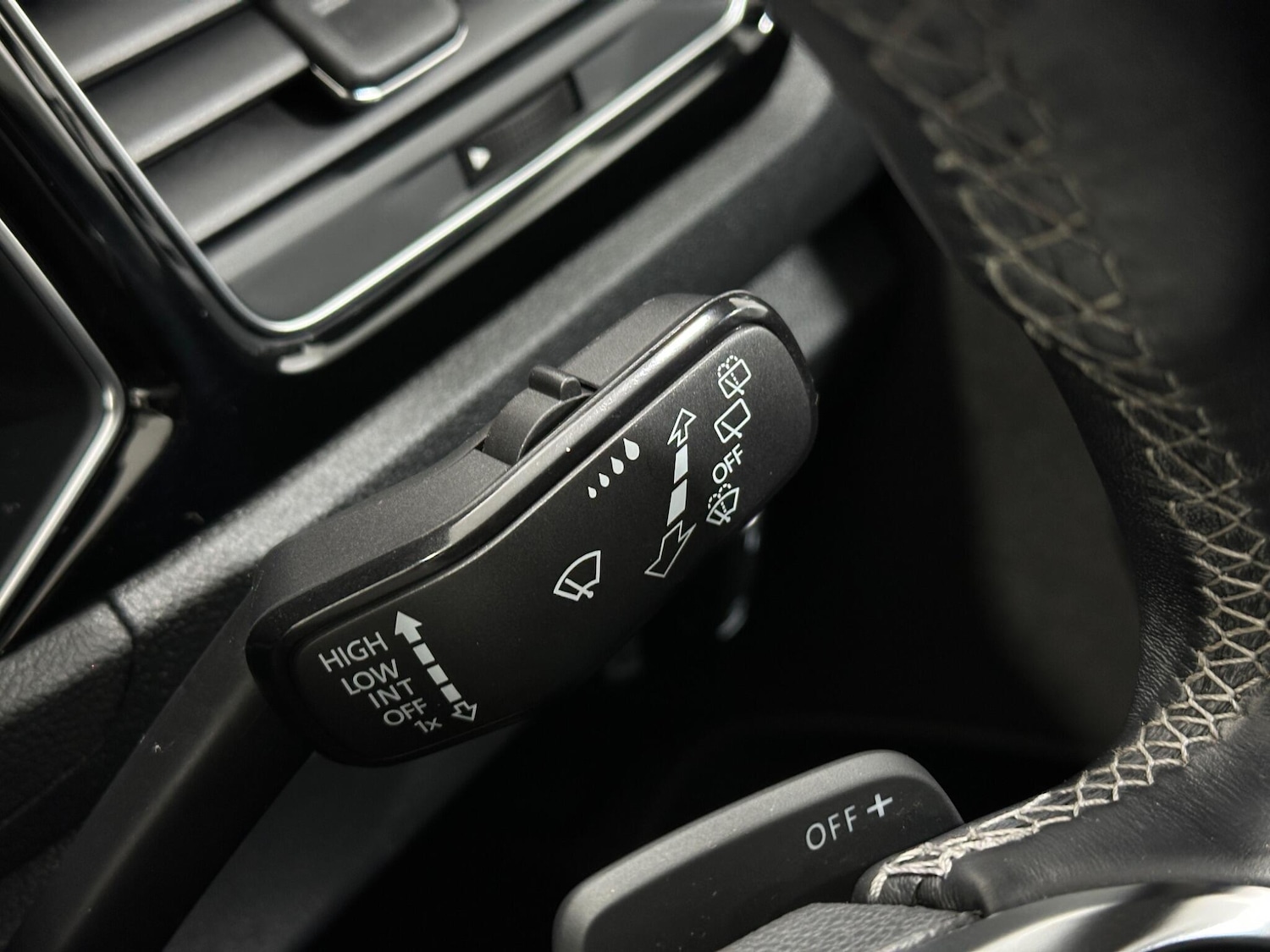 Used Volkswagen T-Roc for sale - 77455663: Photo 18