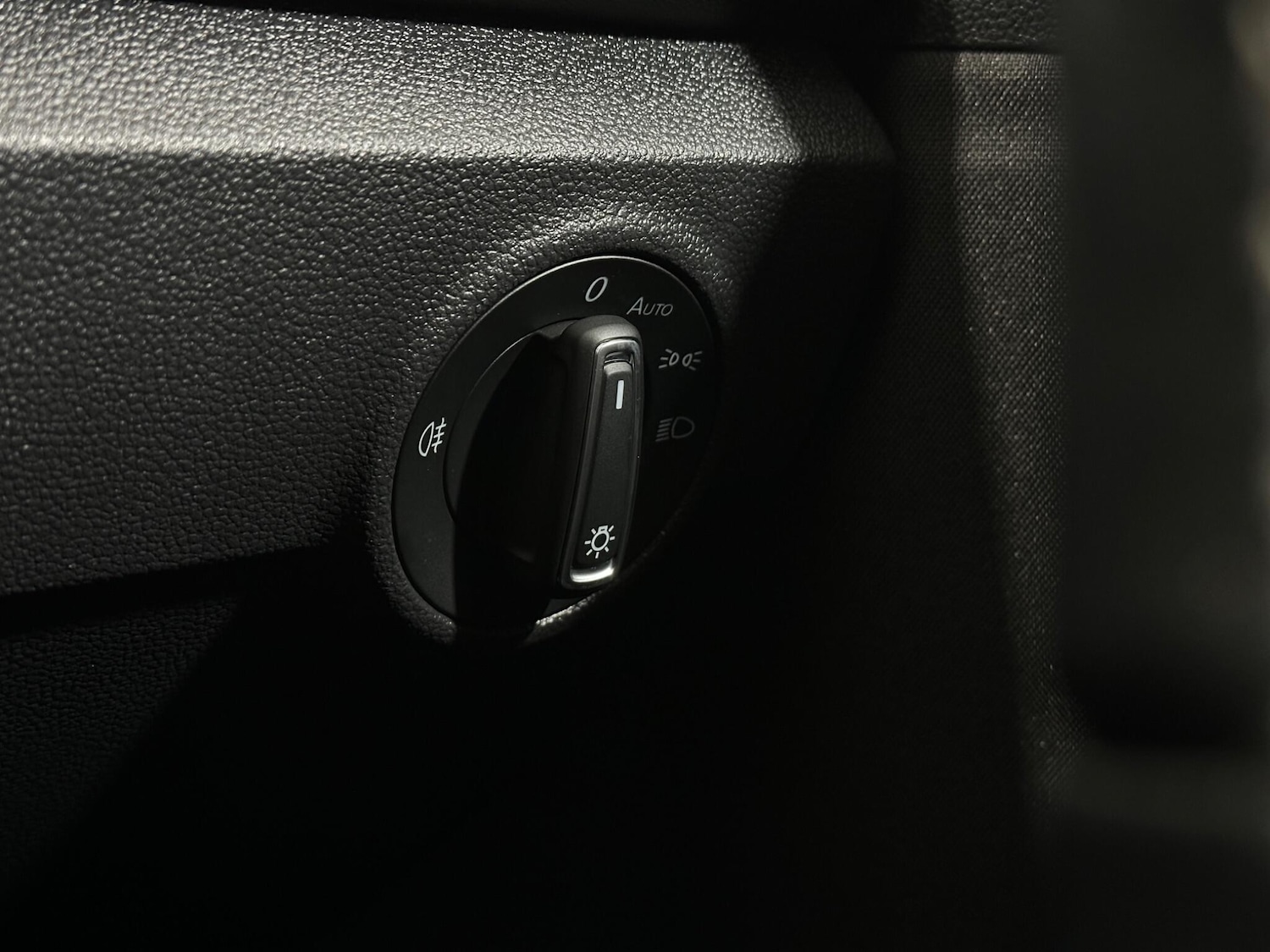 Used Volkswagen T-Roc for sale - 77455663: Photo 19