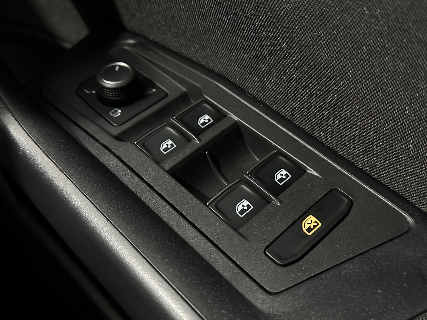 Used Volkswagen T-Roc for sale - 77455663: Photo 20