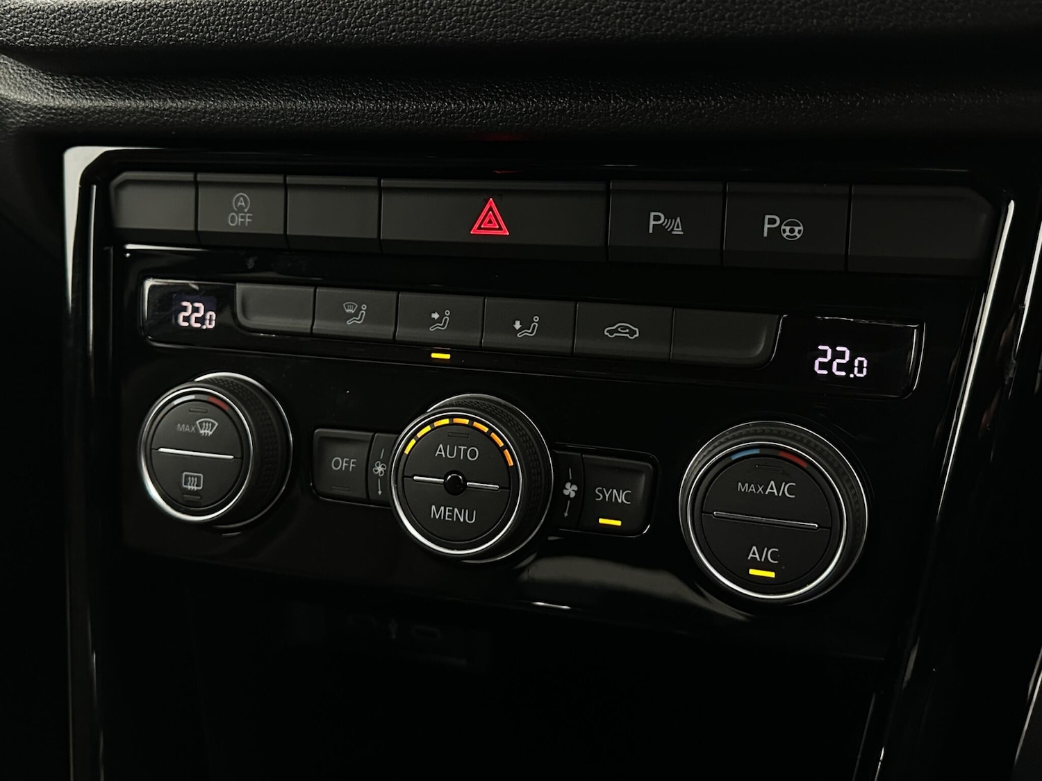 Used Volkswagen T-Roc for sale - 77455663: Photo 22