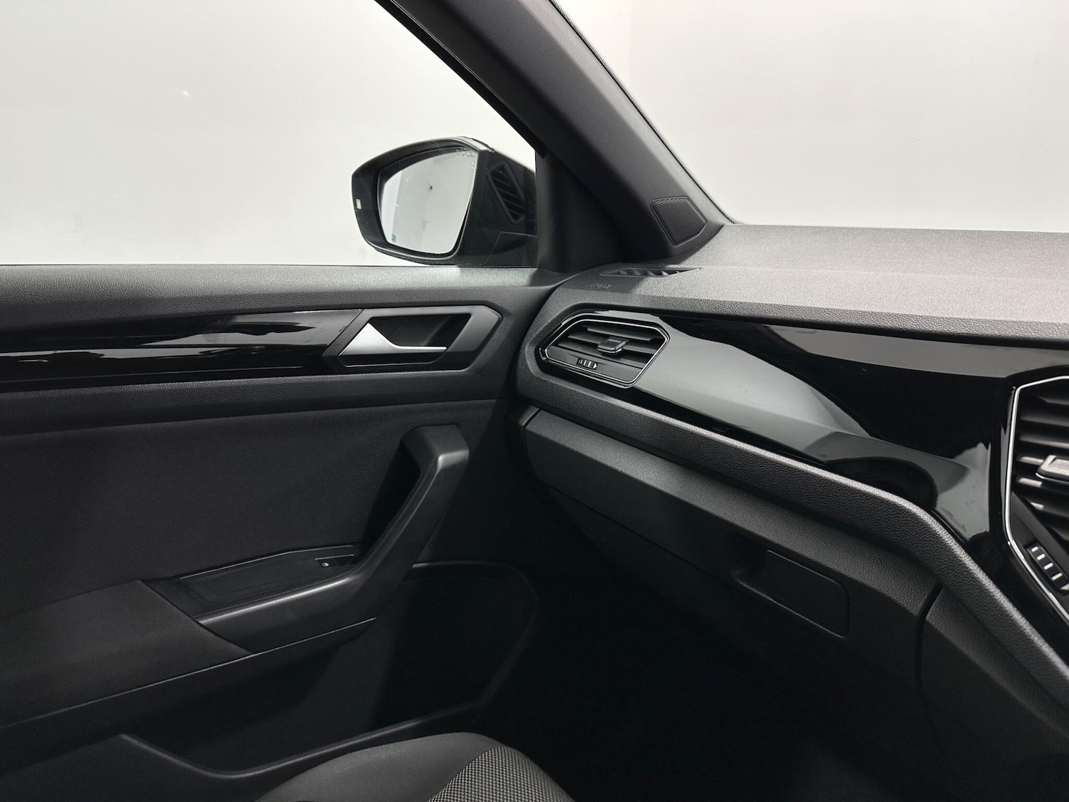 Used Volkswagen T-Roc for sale - 77455663: Photo 27