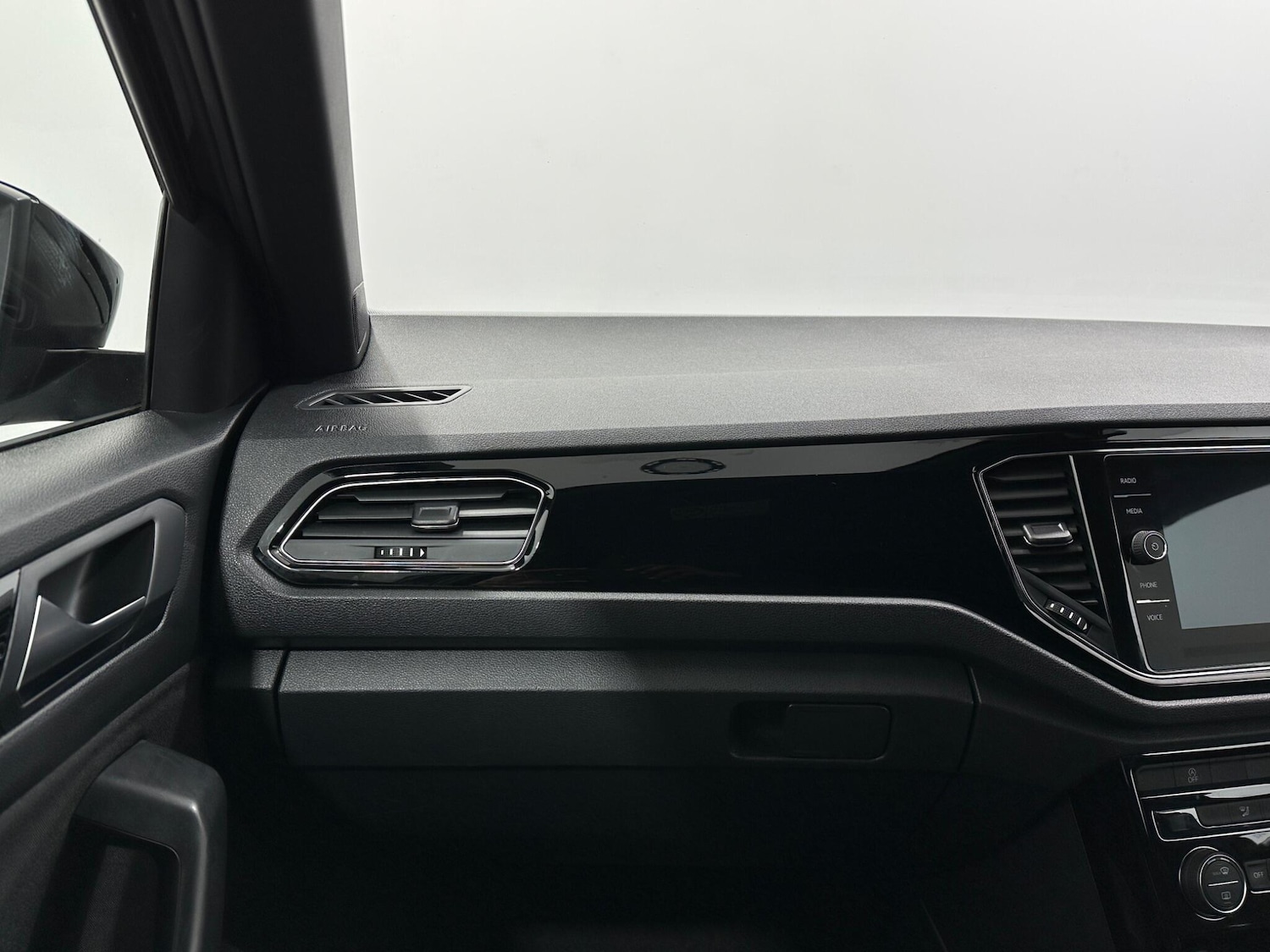 Used Volkswagen T-Roc for sale - 77455663: Photo 29