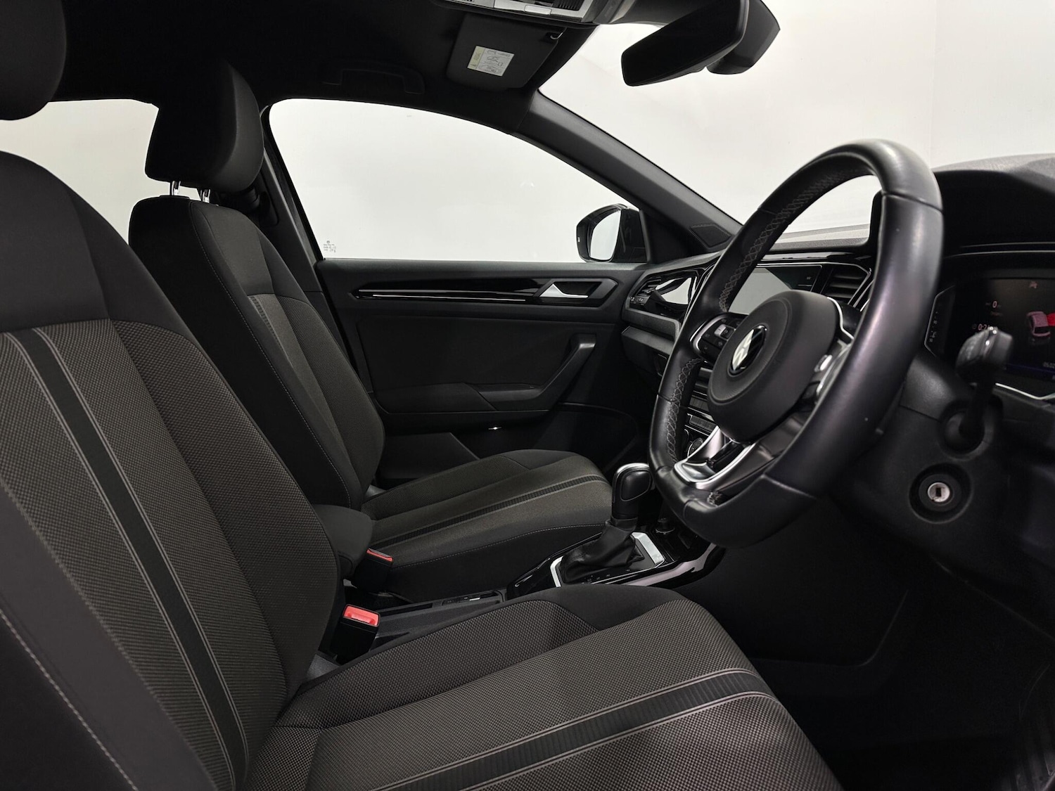 Used Volkswagen T-Roc for sale - 77455663: Photo 32