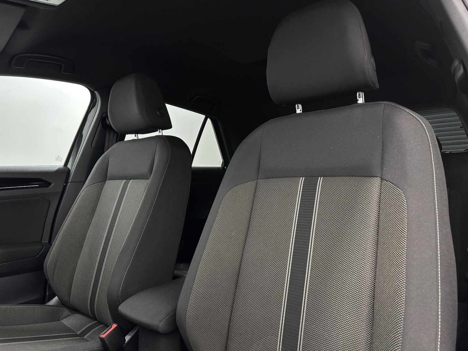 Used Volkswagen T-Roc for sale - 77455663: Photo 36