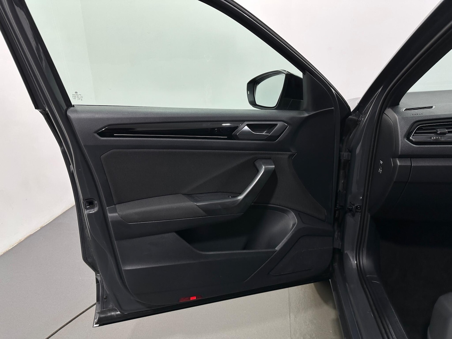 Used Volkswagen T-Roc for sale - 77455663: Photo 37