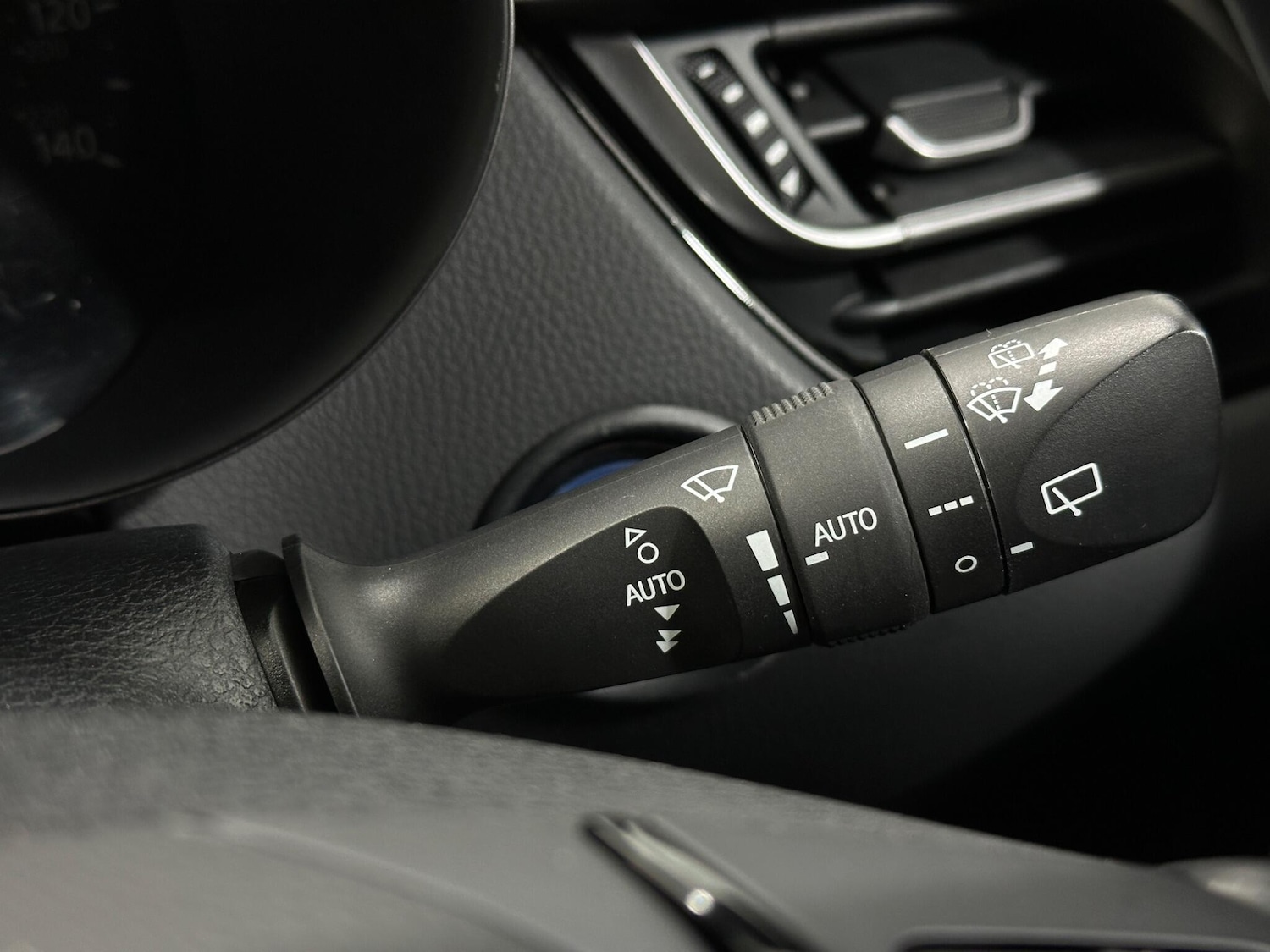 Used Toyota C-HR 2019 for sale - 76878926: Photo 15