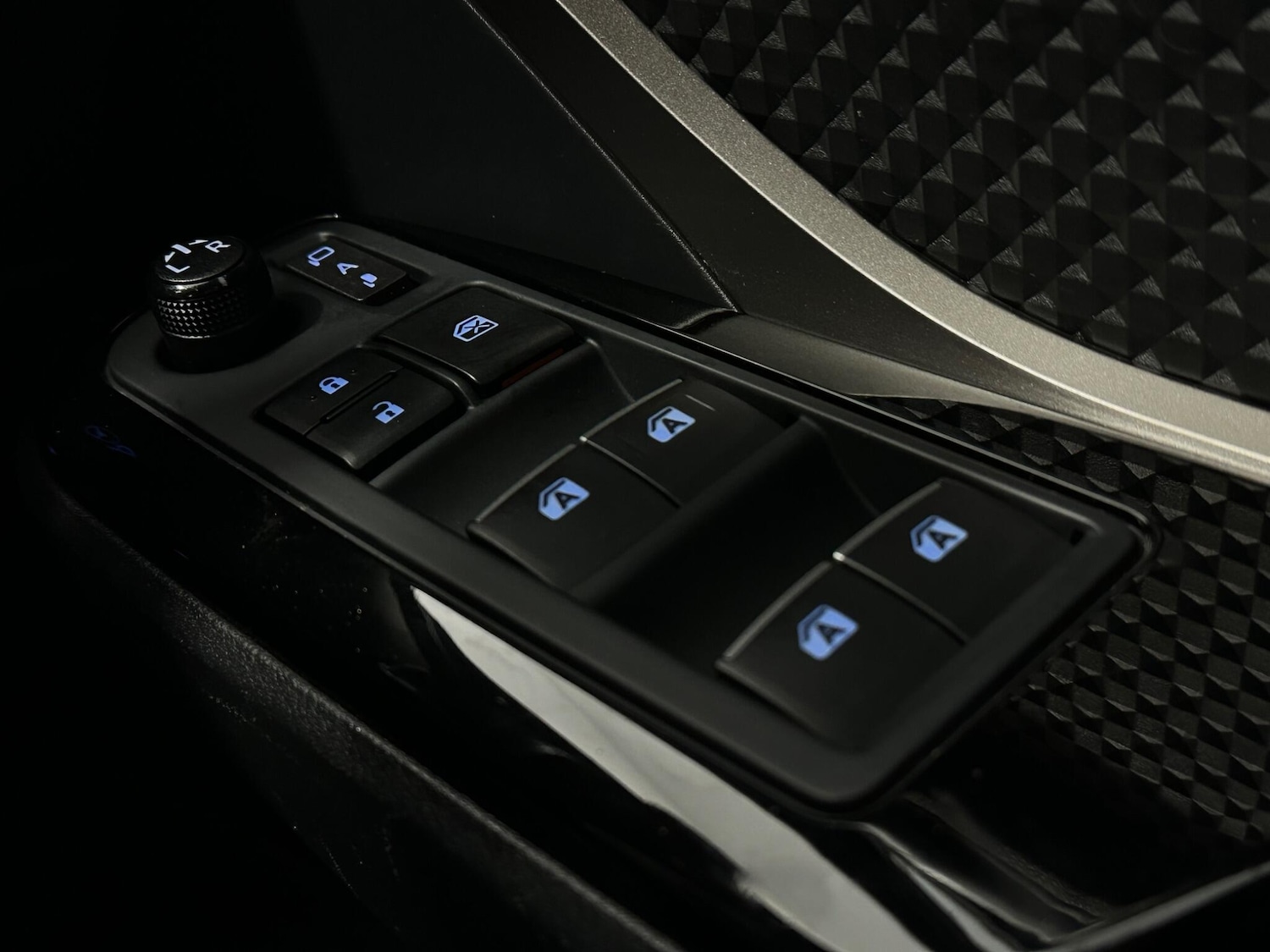 Used Toyota C-HR 2019 for sale - 76878926: Photo 18