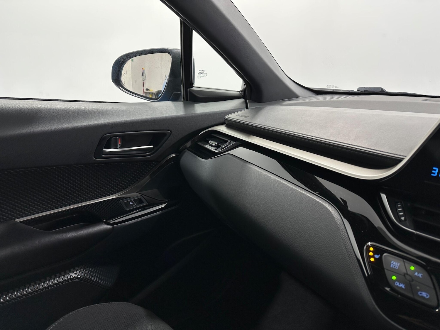 Used Toyota C-HR 2019 for sale - 76878926: Photo 25