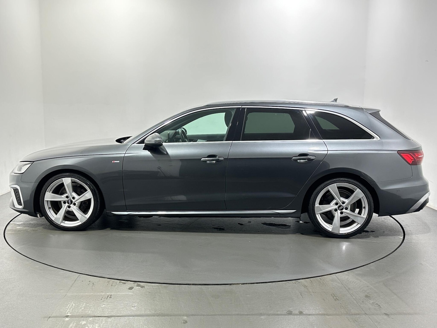 Used Audi A4 2020 for sale - 76878539: Photo 5