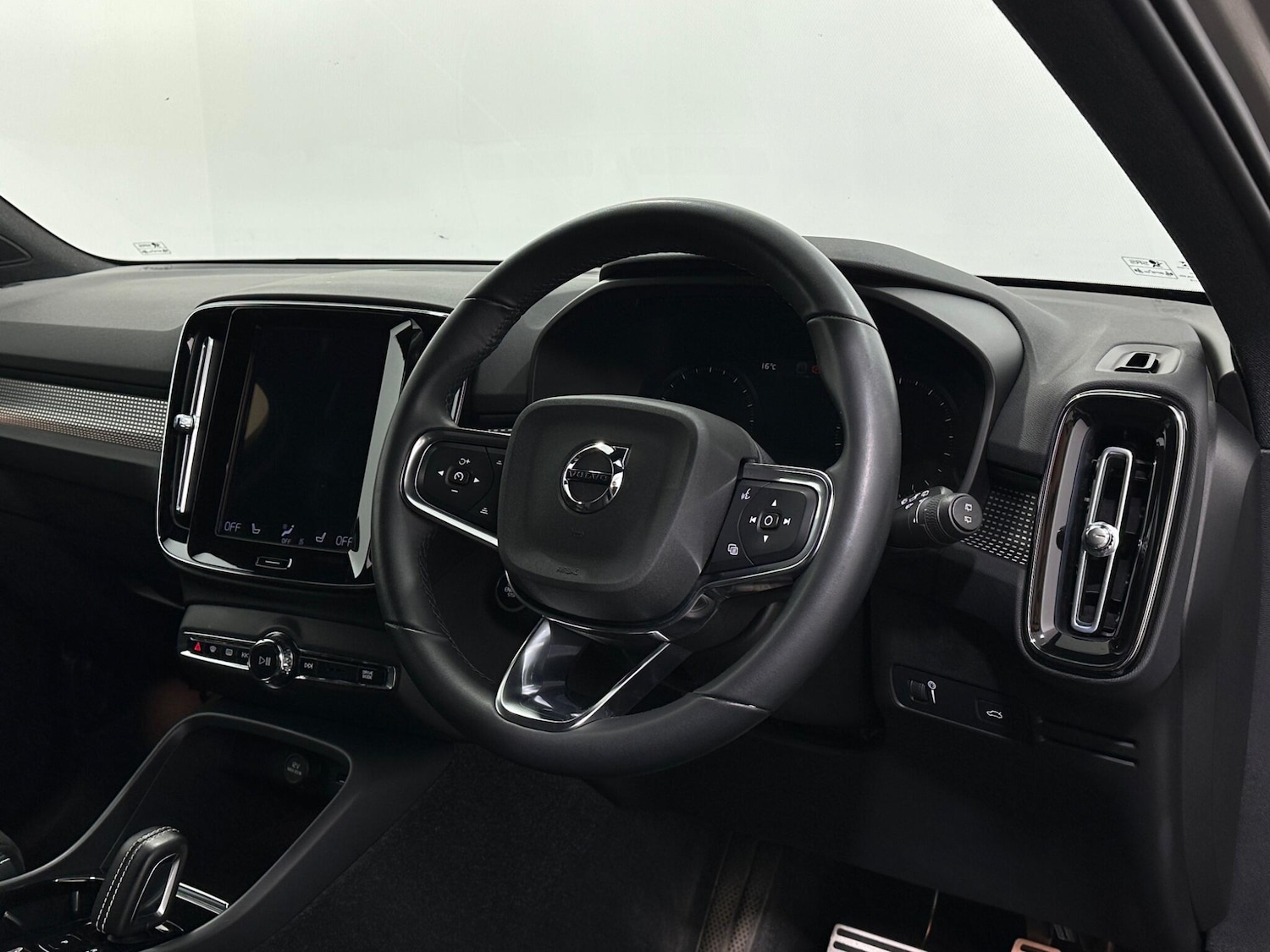 Used Volvo XC40 2022 for sale - 76878472: Photo 10