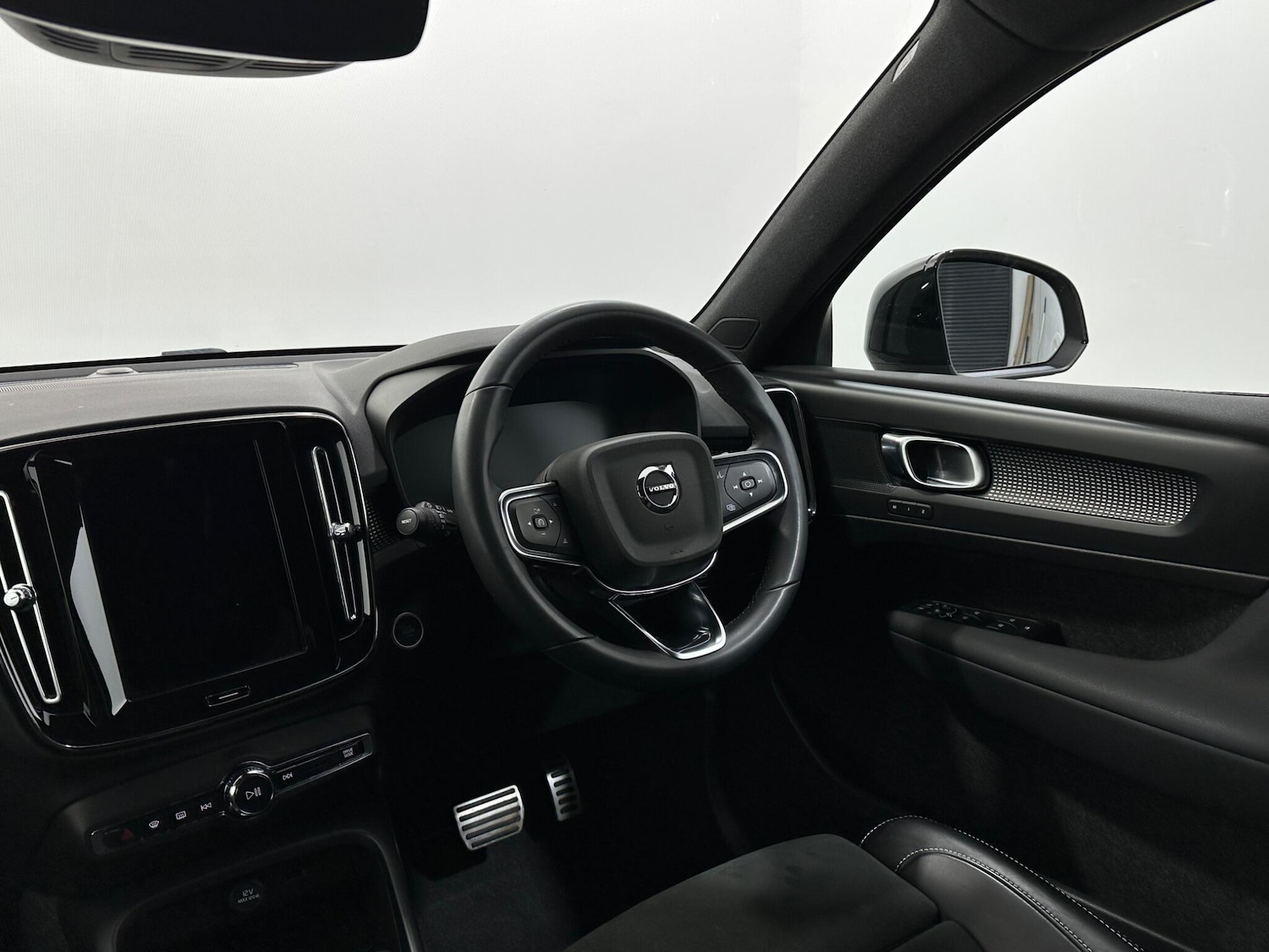 Used Volvo XC40 2022 for sale - 76878472: Photo 11