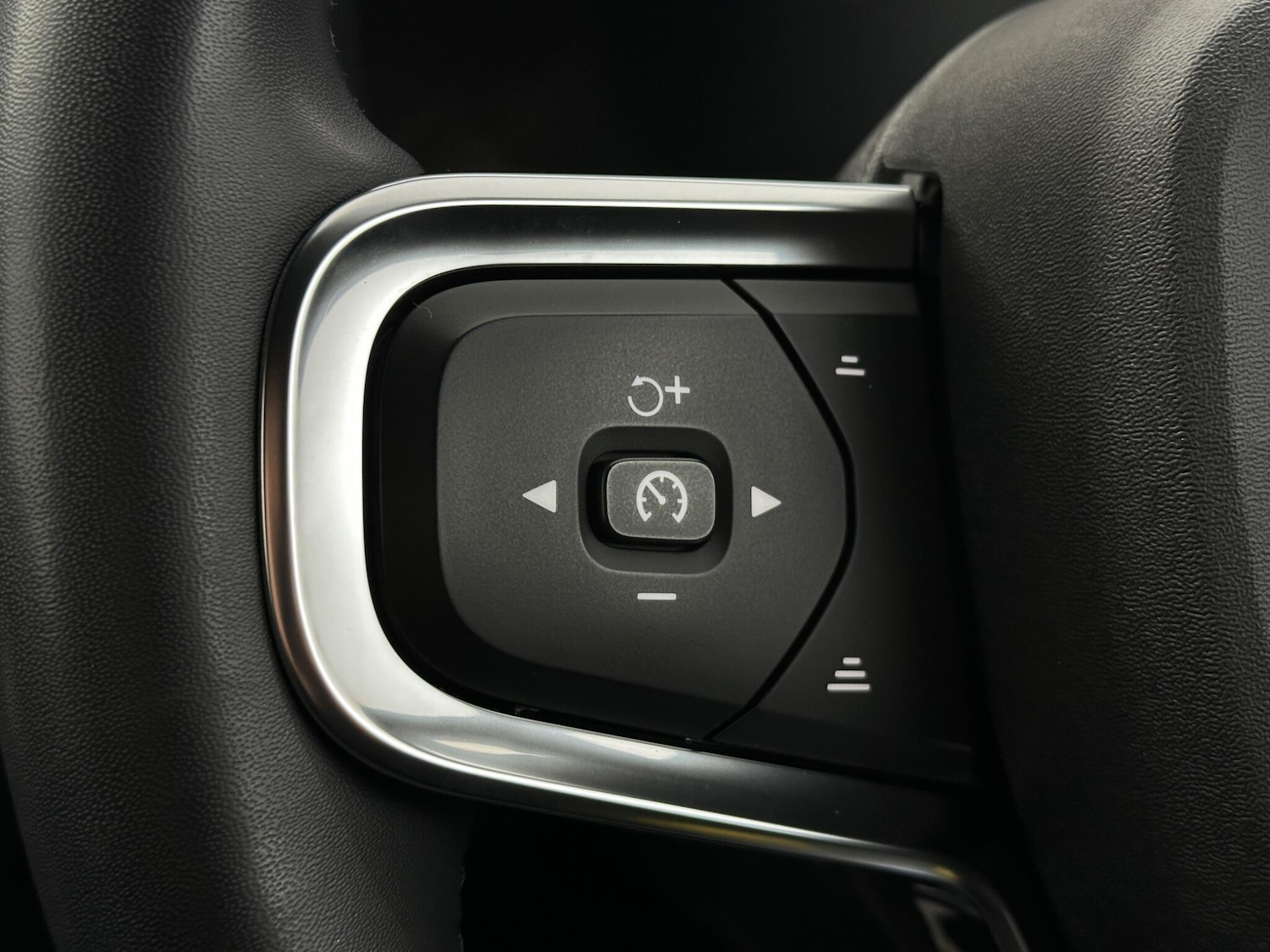 Used Volvo XC40 2022 for sale - 76878472: Photo 14