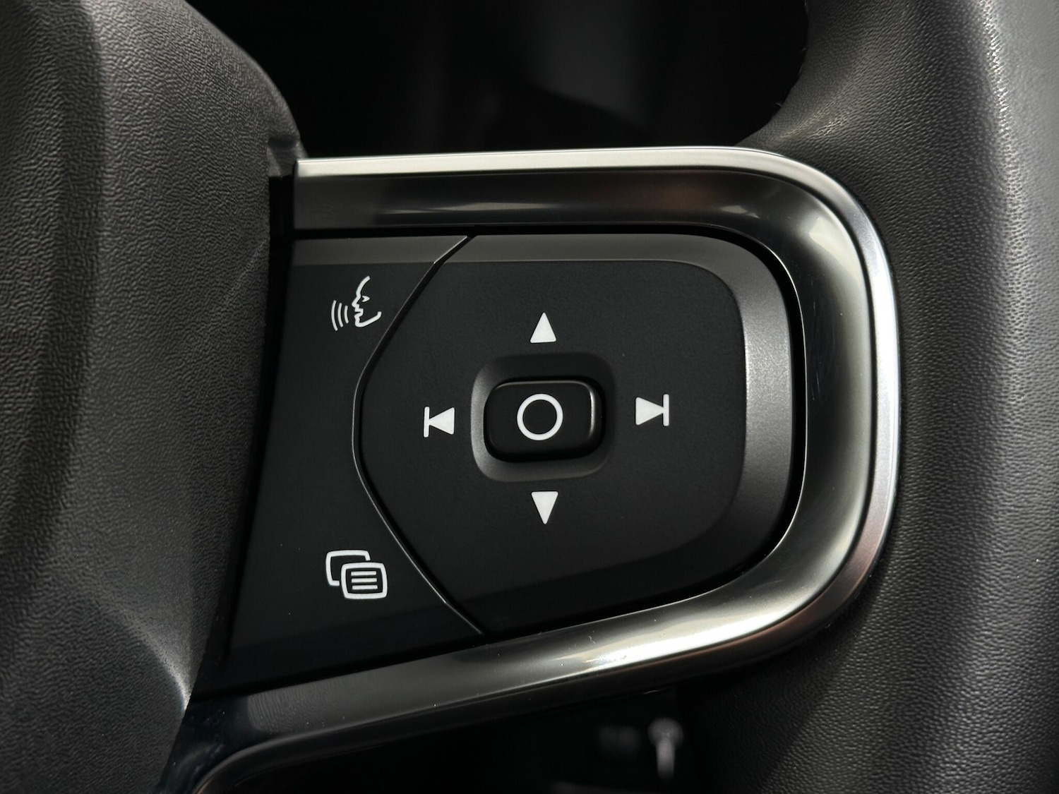 Used Volvo XC40 2022 for sale - 76878472: Photo 15