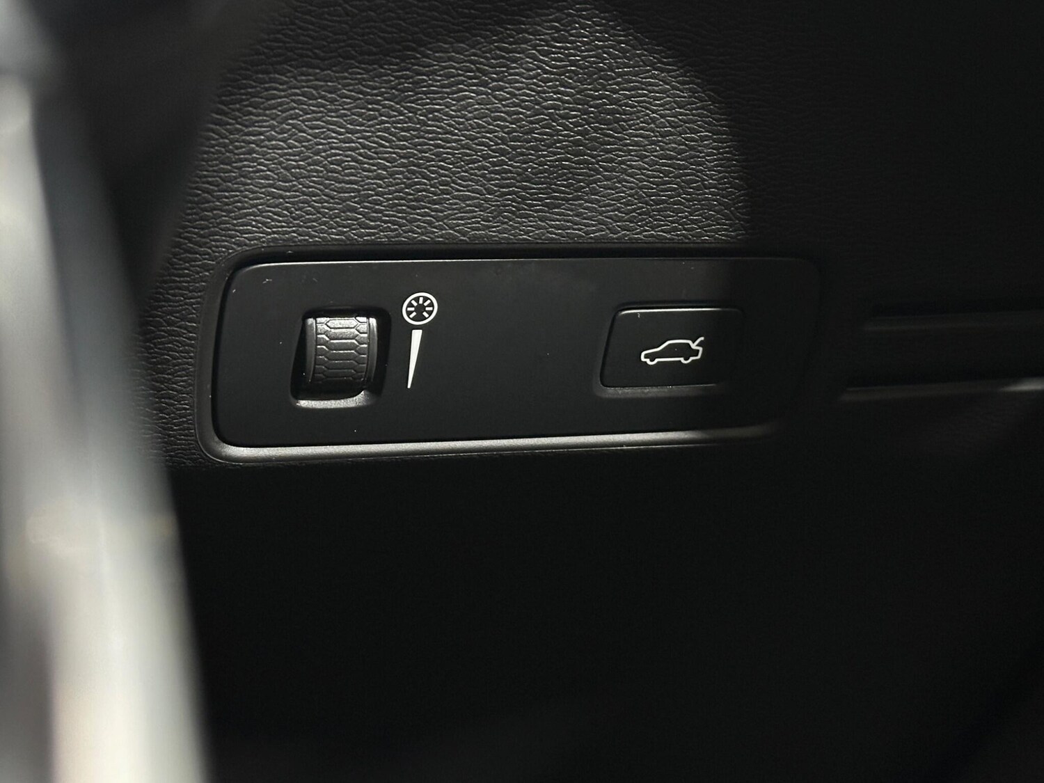 Used Volvo XC40 2022 for sale - 76878472: Photo 17