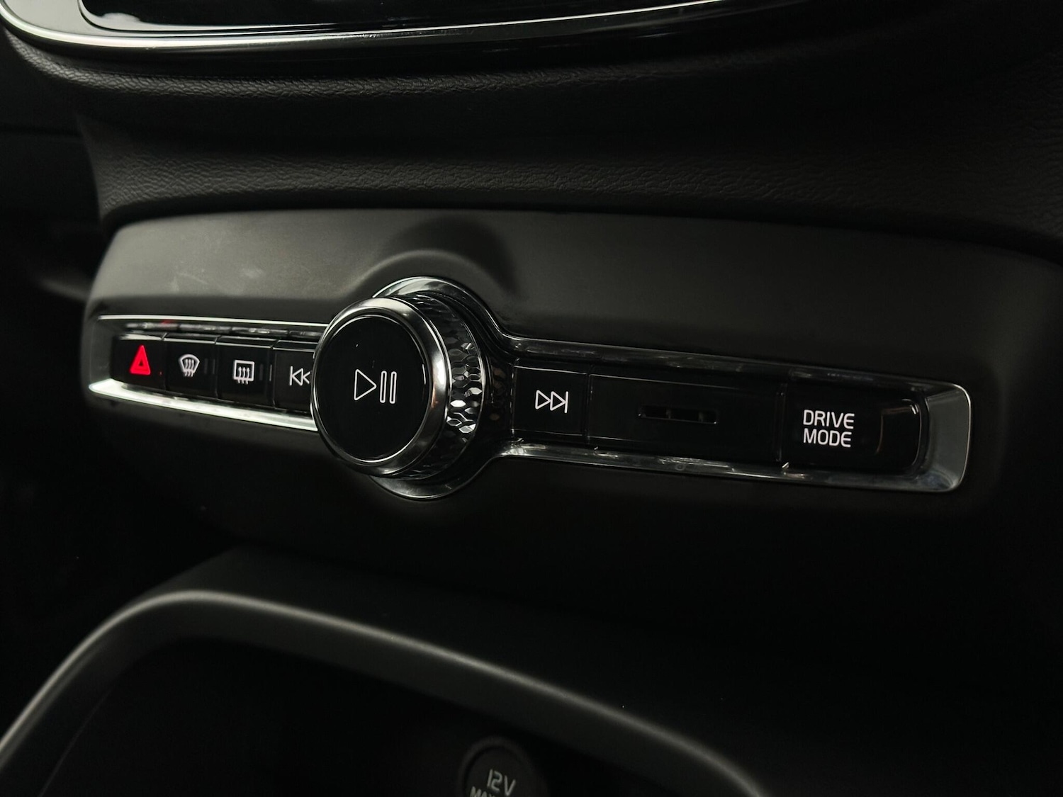 Used Volvo XC40 2022 for sale - 76878472: Photo 21