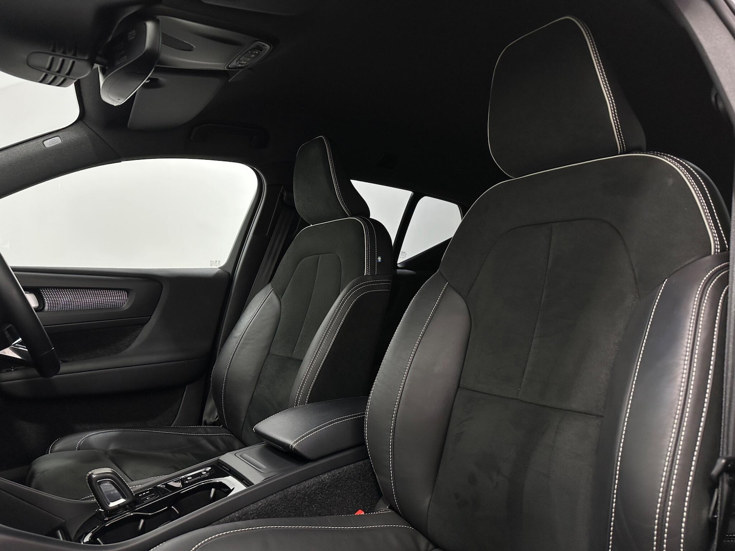 Used Volvo XC40 2022 for sale - 76878472: Photo 35