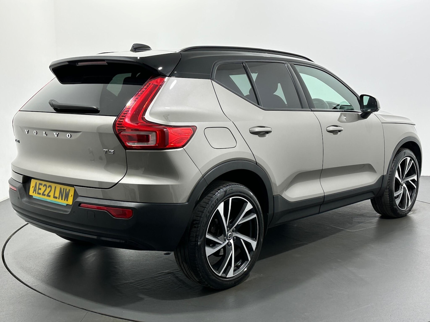 Used Volvo XC40 2022 for sale - 76878472: Photo 8